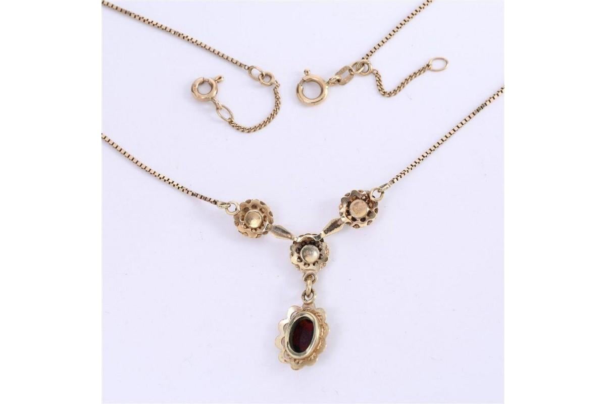 Gold necklace with garnets, Italy, first half of the 20th century. For Sale 1