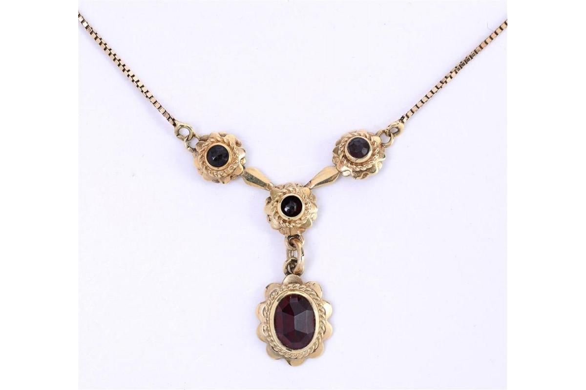 Gold necklace with garnets, Italy, first half of the 20th century. For Sale 3