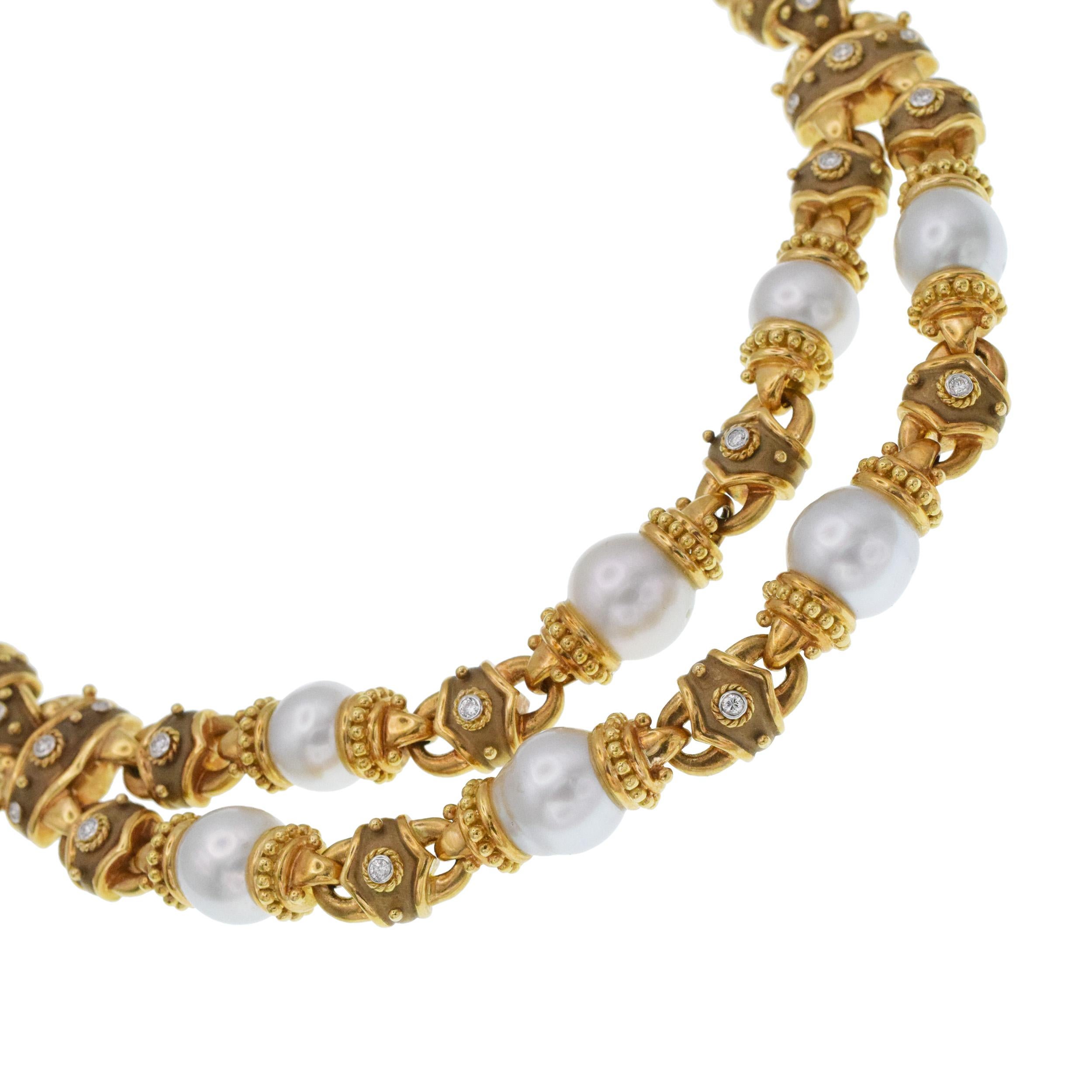 Donna Collana in oro con accenti di perle e diamanti in vendita