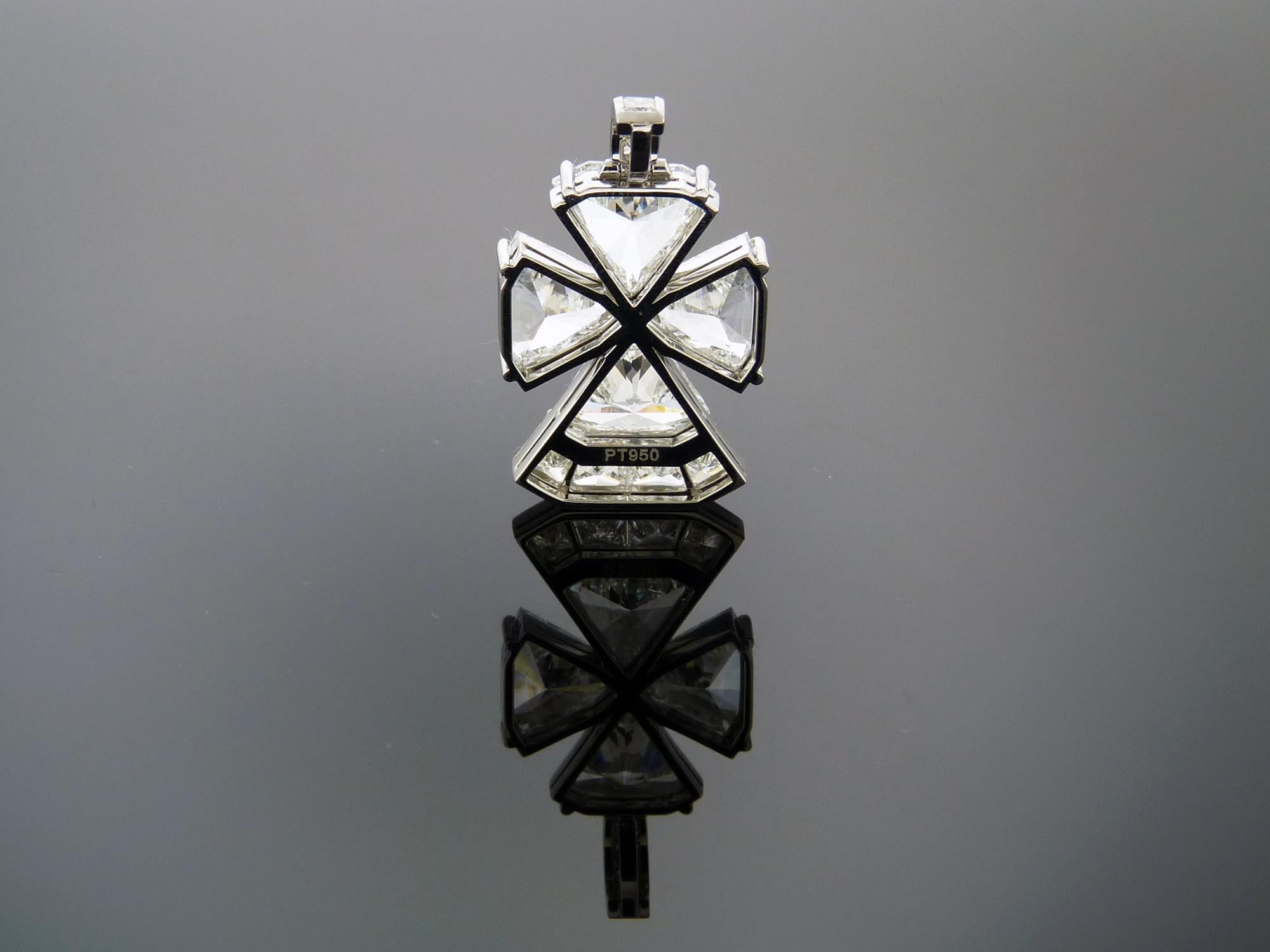 Contemporary Spectra Fine Jewelry, Gold Necklace with Platinum Diamond Cross Pendant