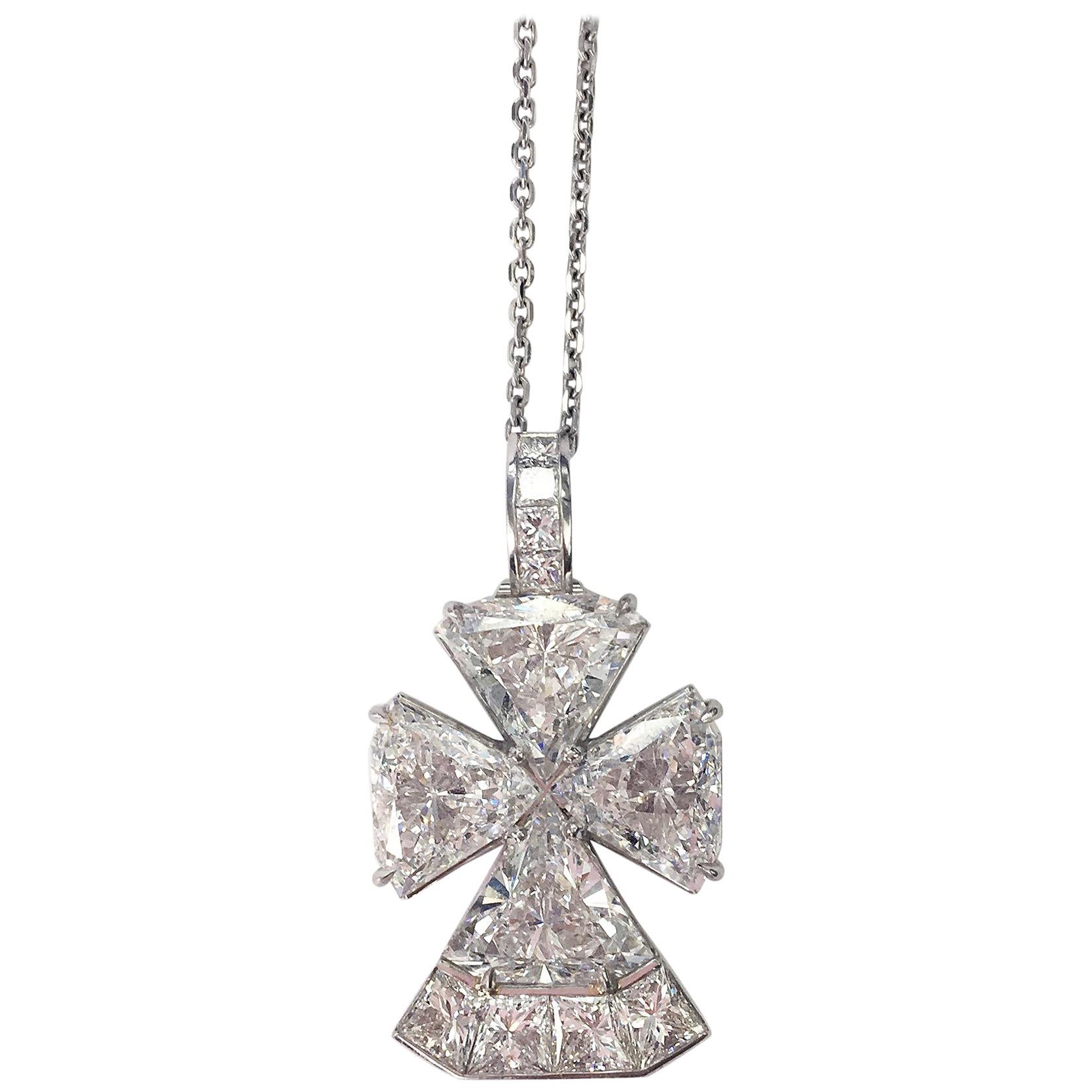 White Diamond Cross Pendant Necklace in Platinum For Sale at 1stDibs