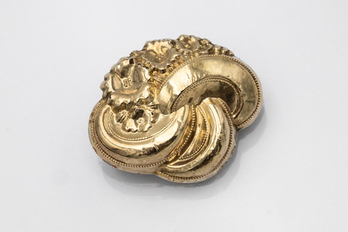 Victorian Gold old brooch in Biedermeier style, 2nd half of the 19th century For Sale