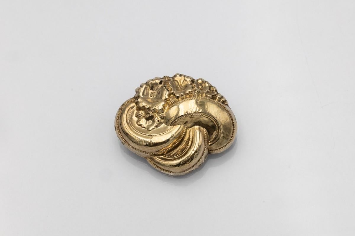 Gold old brooch in Biedermeier style, 2nd half of the 19th century For Sale 1