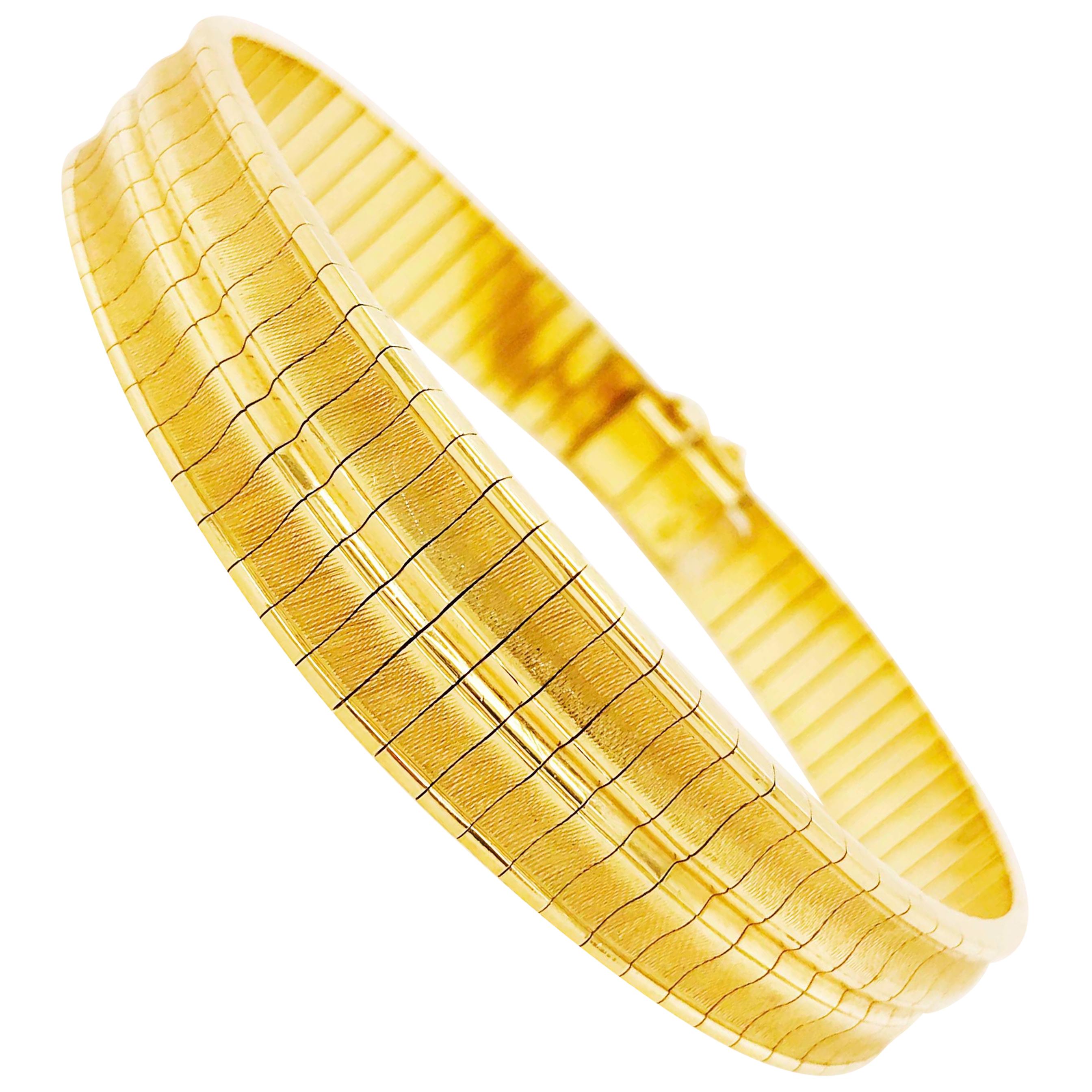 Gold Omega Armband aus 18 Karat Gelbgold ist Regal und wie ein Armreif Armband