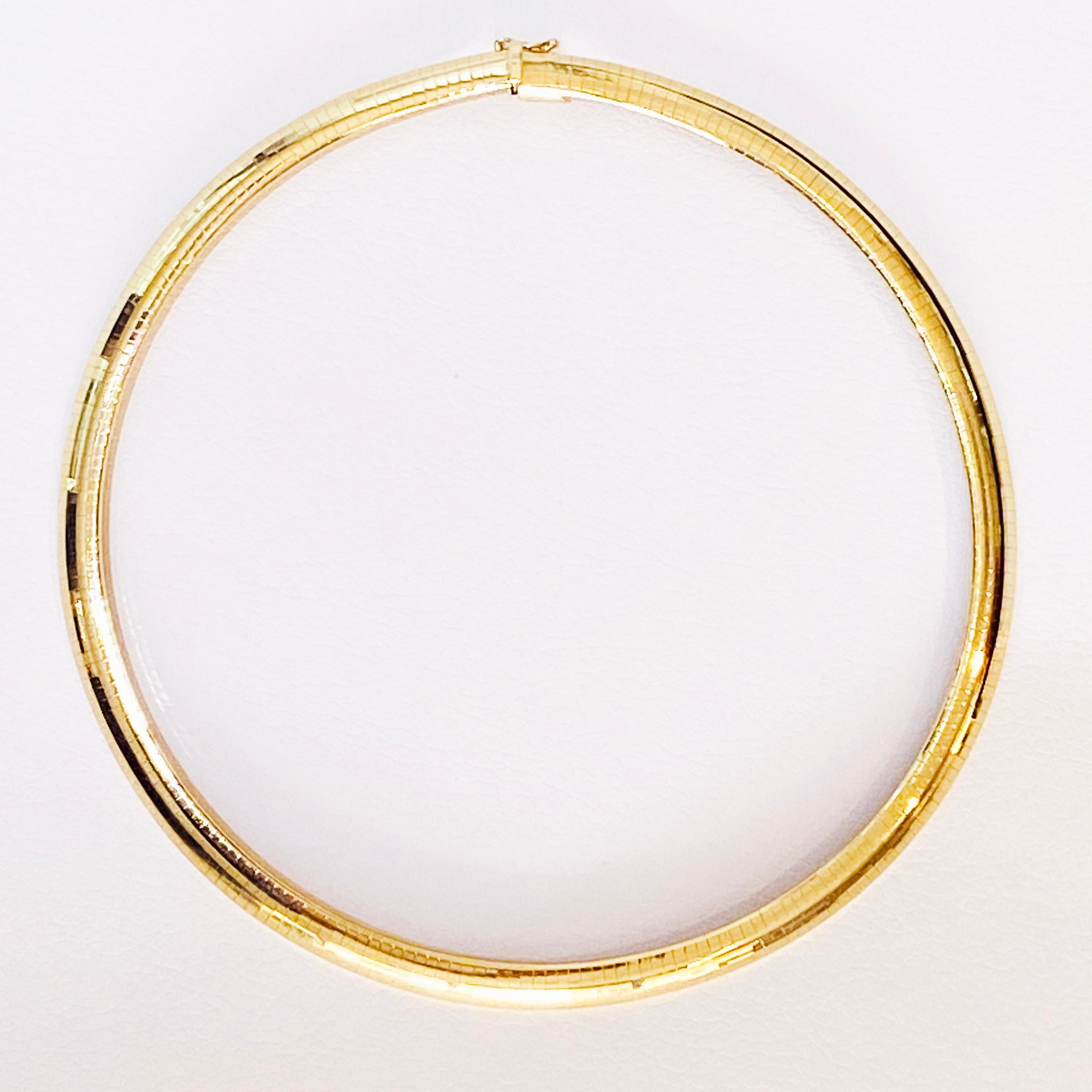The 14k gold omega chain is stunning! Circa 1995, it is in perfect condition with a beautiful high polished finish!  The necklace feels like butter as it goes on the neck.  The length is perfect for almost any woman!

14K Yellow Gold 
52.4 Grams 
17