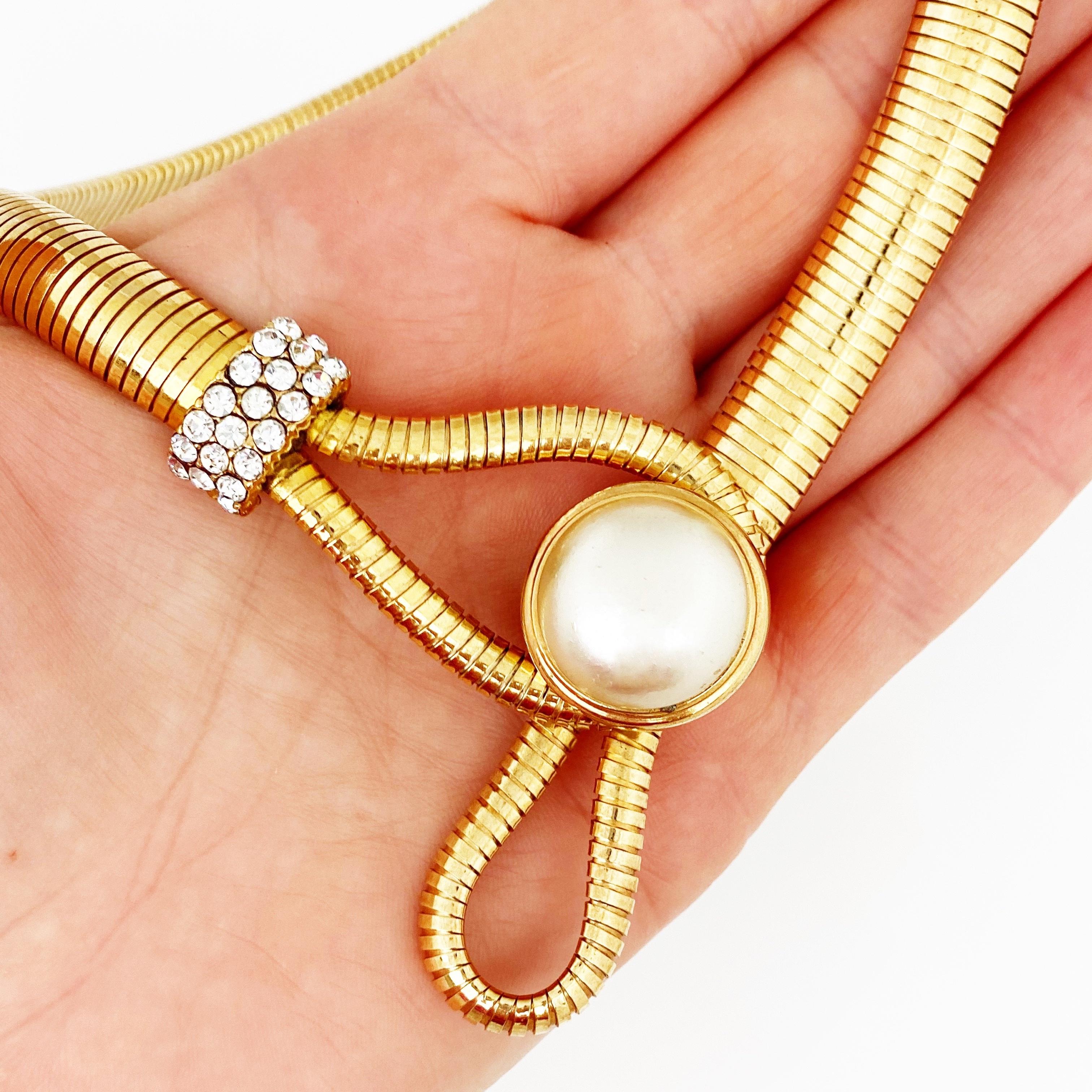 Bijoux Cascio Collier ras du cou Omega en or avec touches de perles et de cristal Pour femmes en vente