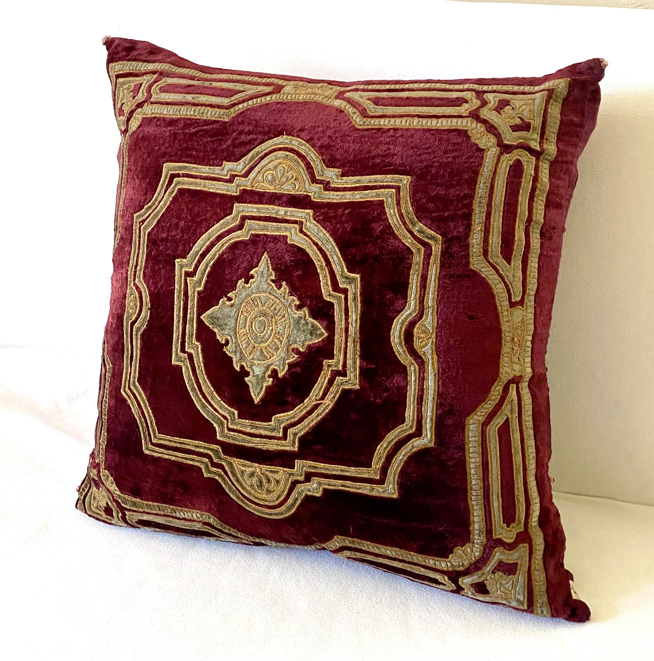 This 19 x 19 intricate embroidery pillow is fabricated in velvet and gold toned embroidery yarns.
The design follows emblems of the Renaissance in their classical nature.