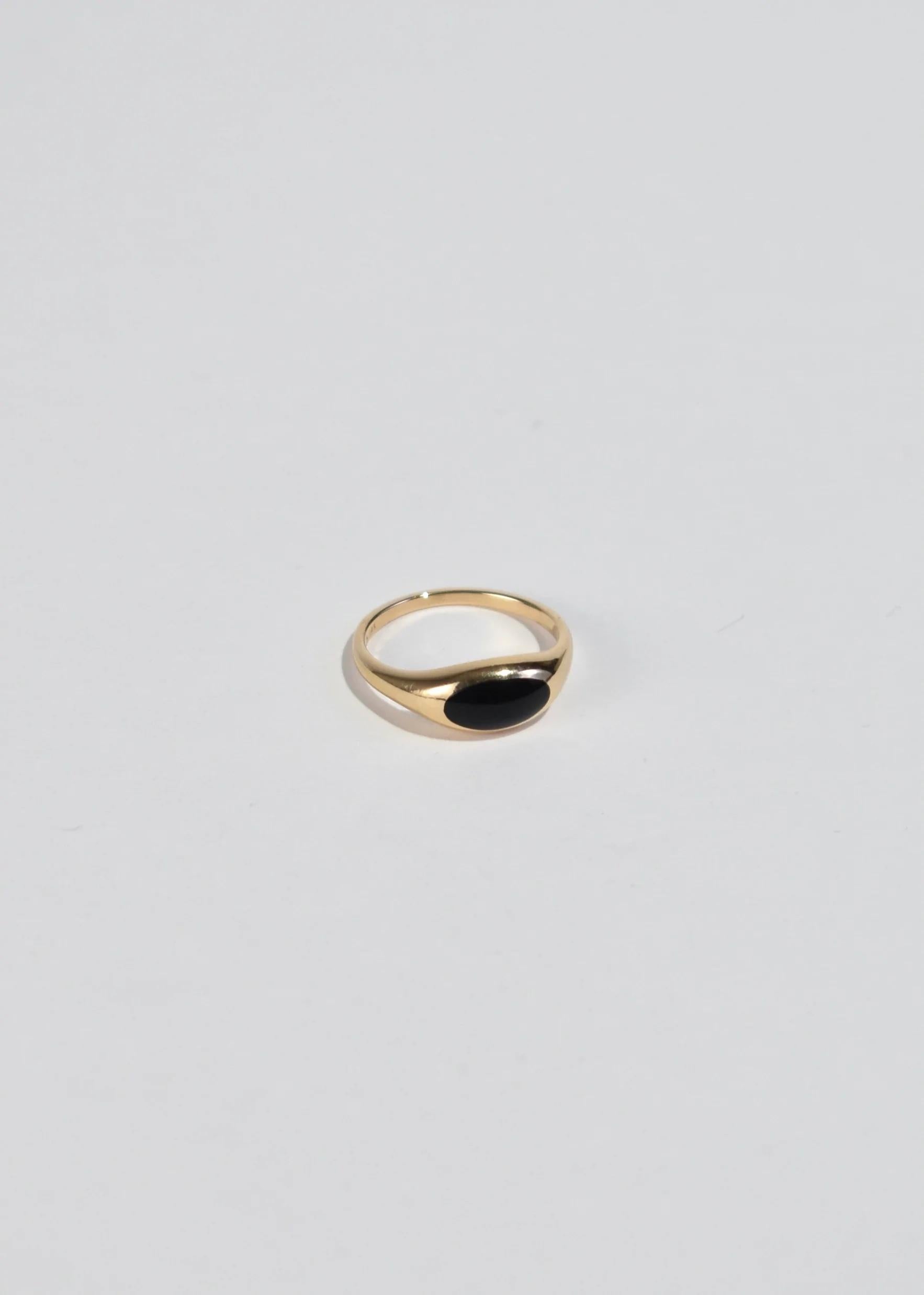 Gold Onyx Ring In Excellent Condition In Richmond, VA
