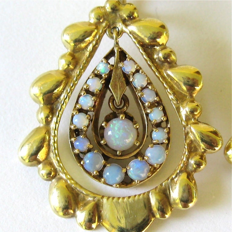 Gold Opal Dangle Earrings In Good Condition For Sale In Wallkill, NY