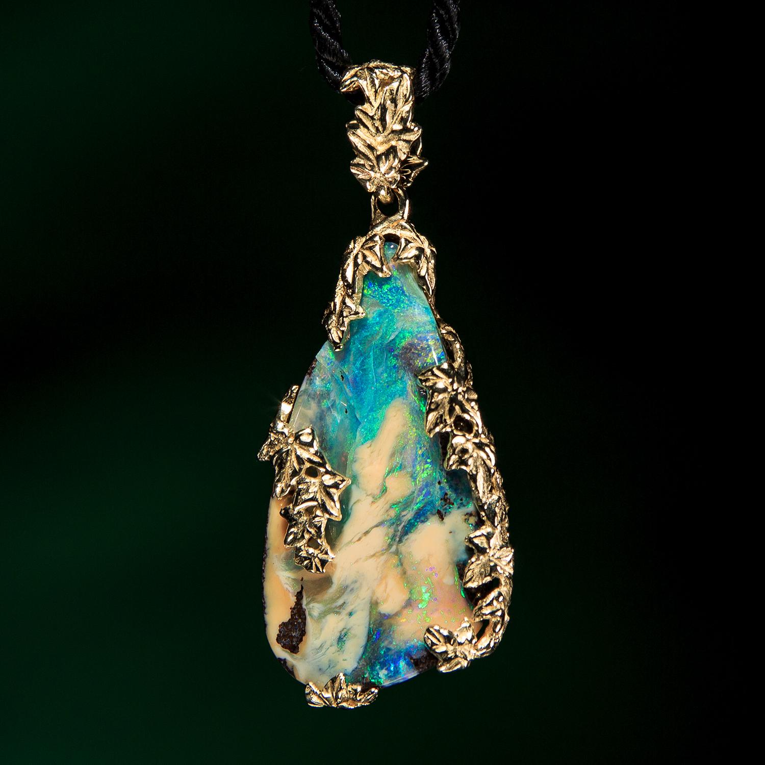 Gold Opal Anhänger 14 Karat Efeu Halskette australischen Opal Schmuck Herren Jugendstil (Cabochon)