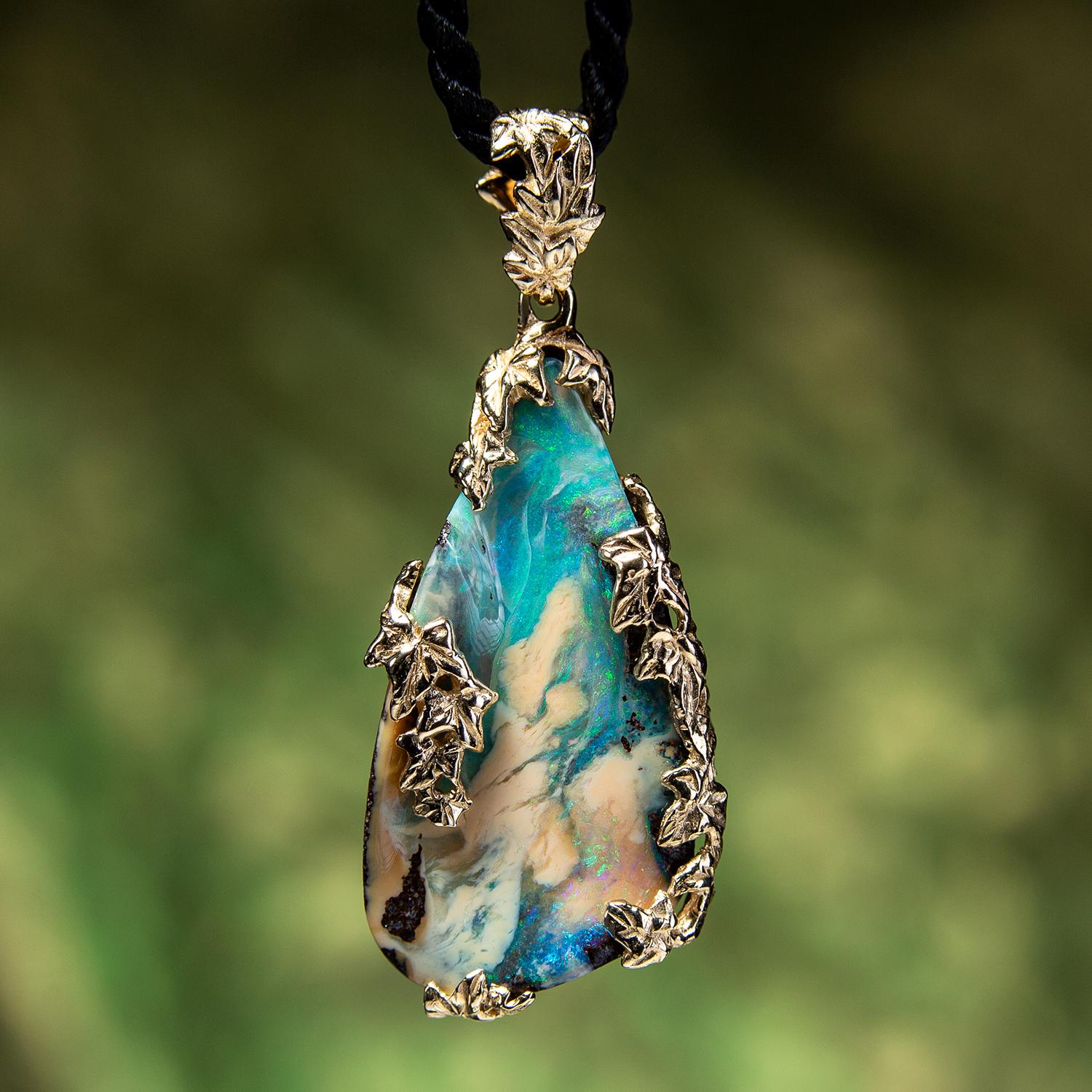 Gold Opal Anhänger 14 Karat Efeu Halskette australischen Opal Schmuck Herren Jugendstil für Damen oder Herren