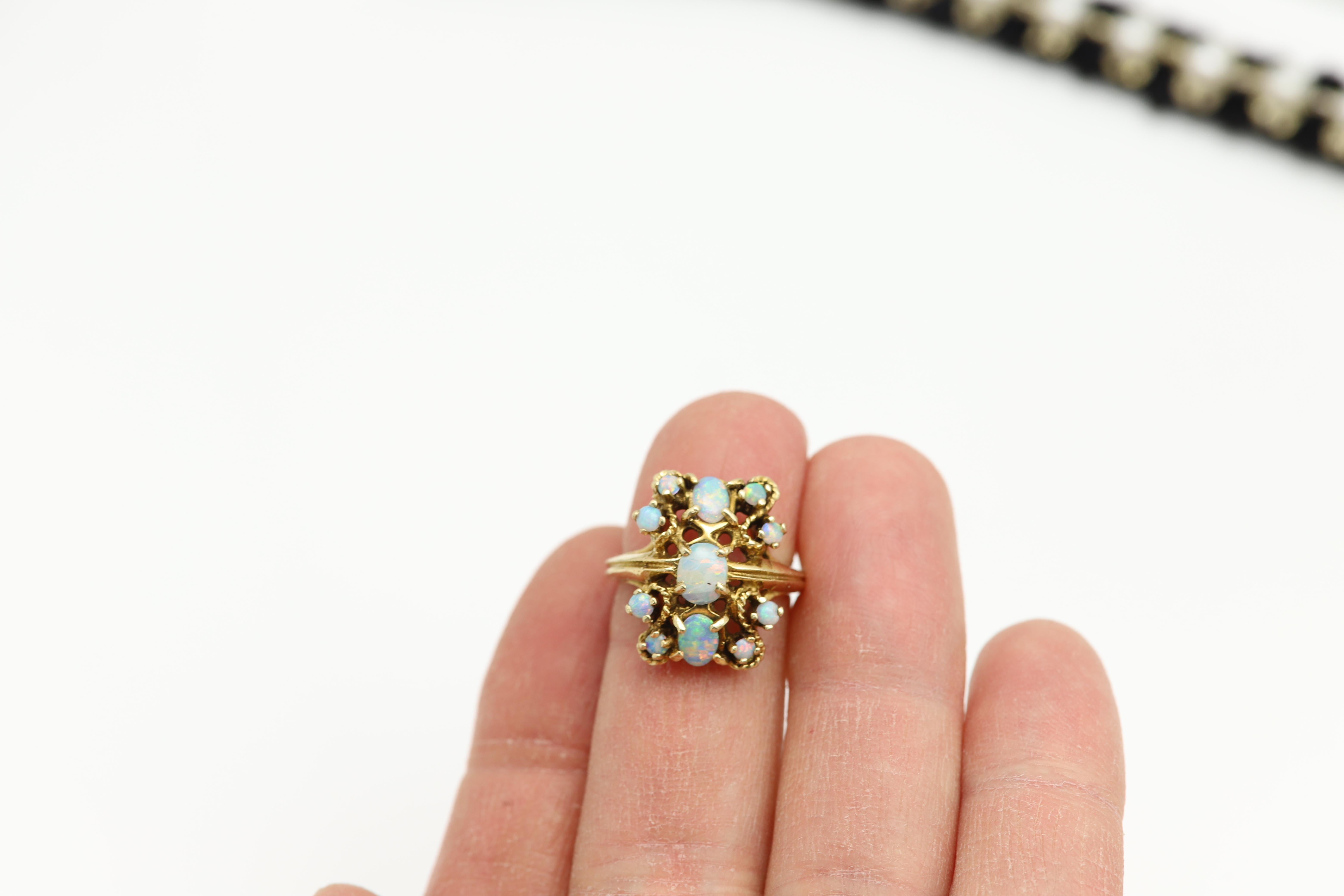Anillo Ópalo Oro Vintage Art Decó Piedras naturales 14 Quilates circa 1940's en venta 2