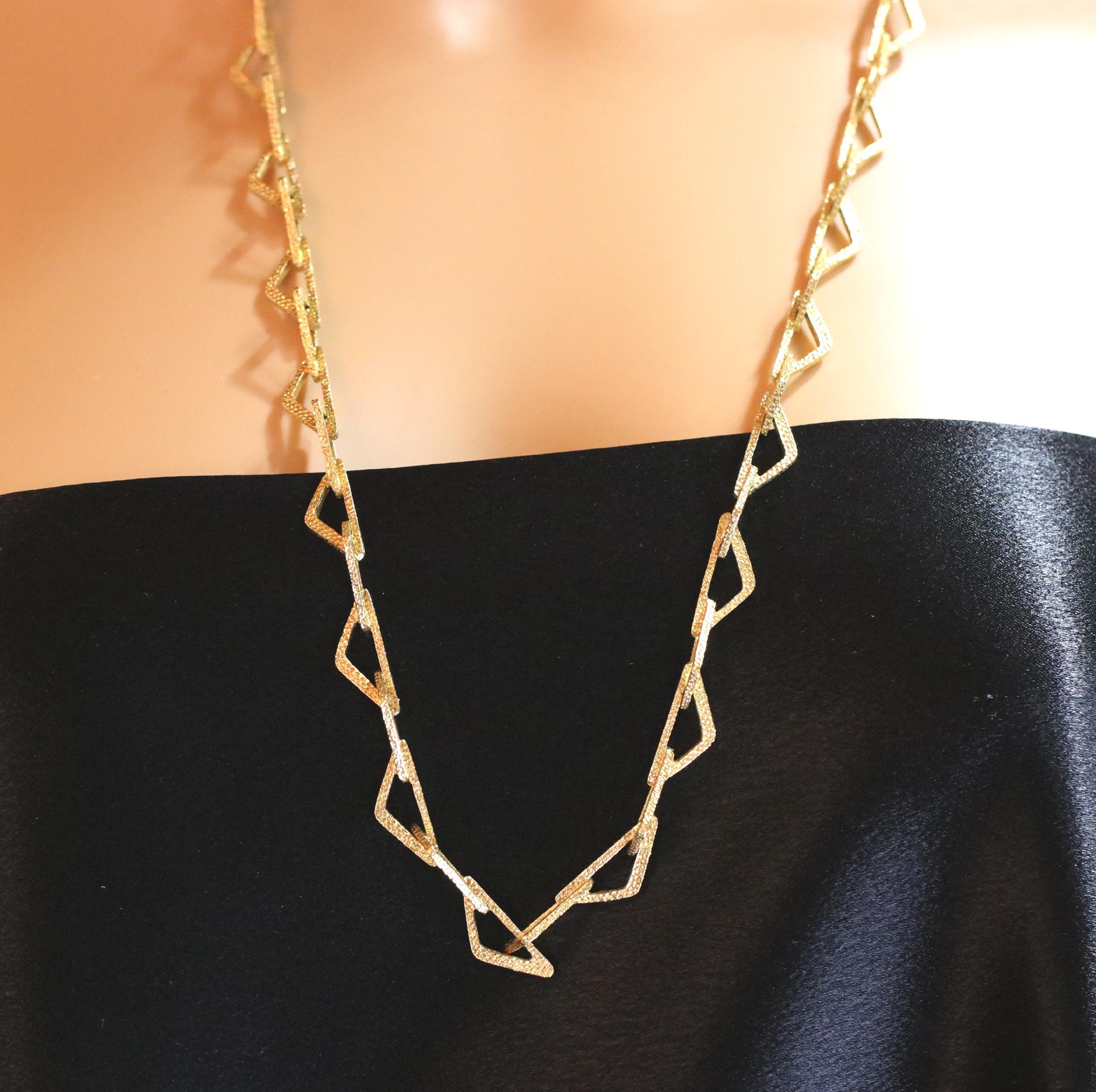 Gold Open Geometric Link Necklace In Good Condition In Palm Beach, FL