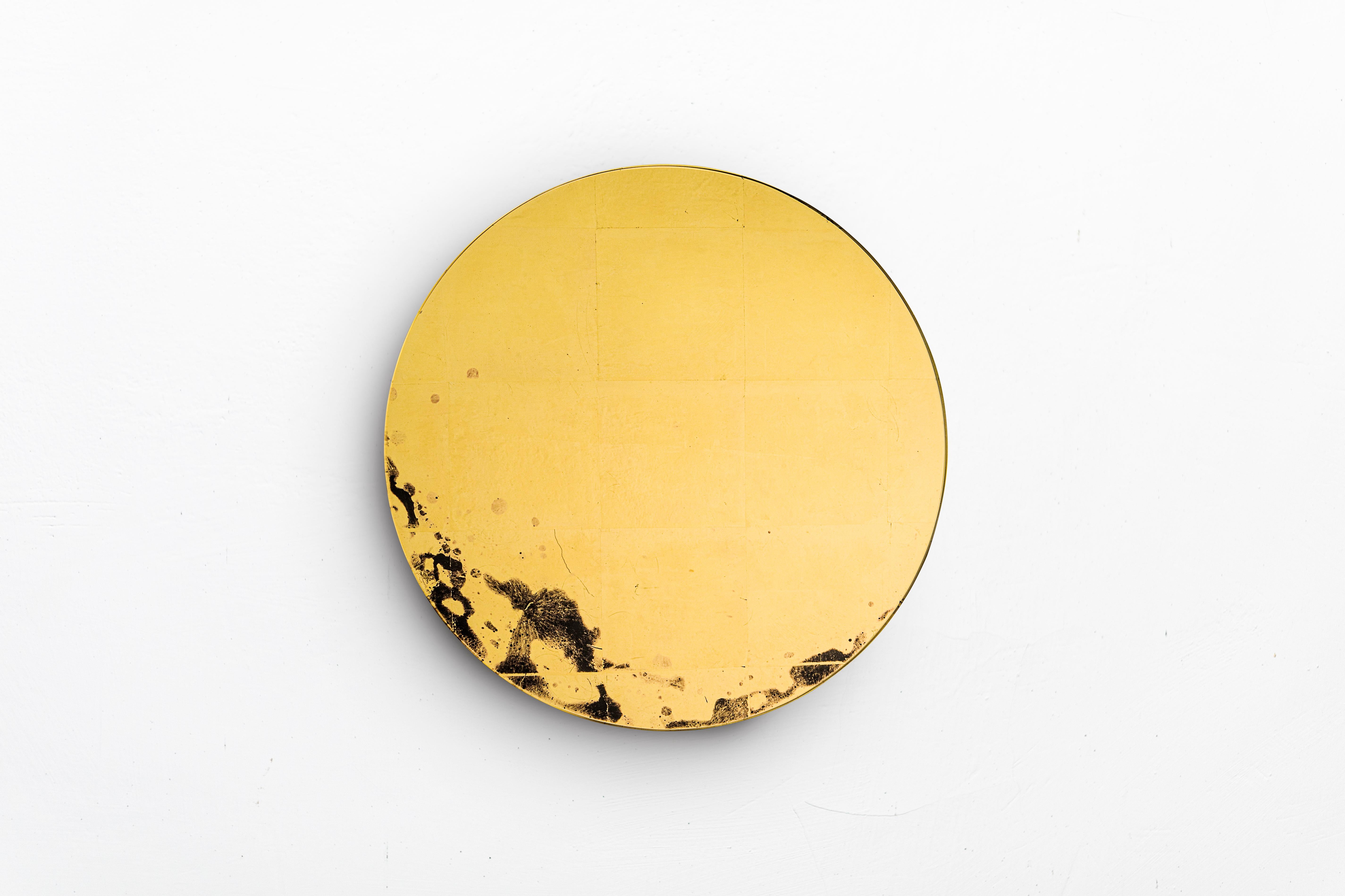 Gold Orb mirror by Nów
Designed by P55 Mirrors
Dimensions: D 30 x H 2.2 cm
Materials: 24 carat gold leaf, Diamant® glass, MDF board.

P55 Mirrors, Beata Ludwin and Lukasz Wolek. Designer artisan mirror workshop. In operation since 2020 in
