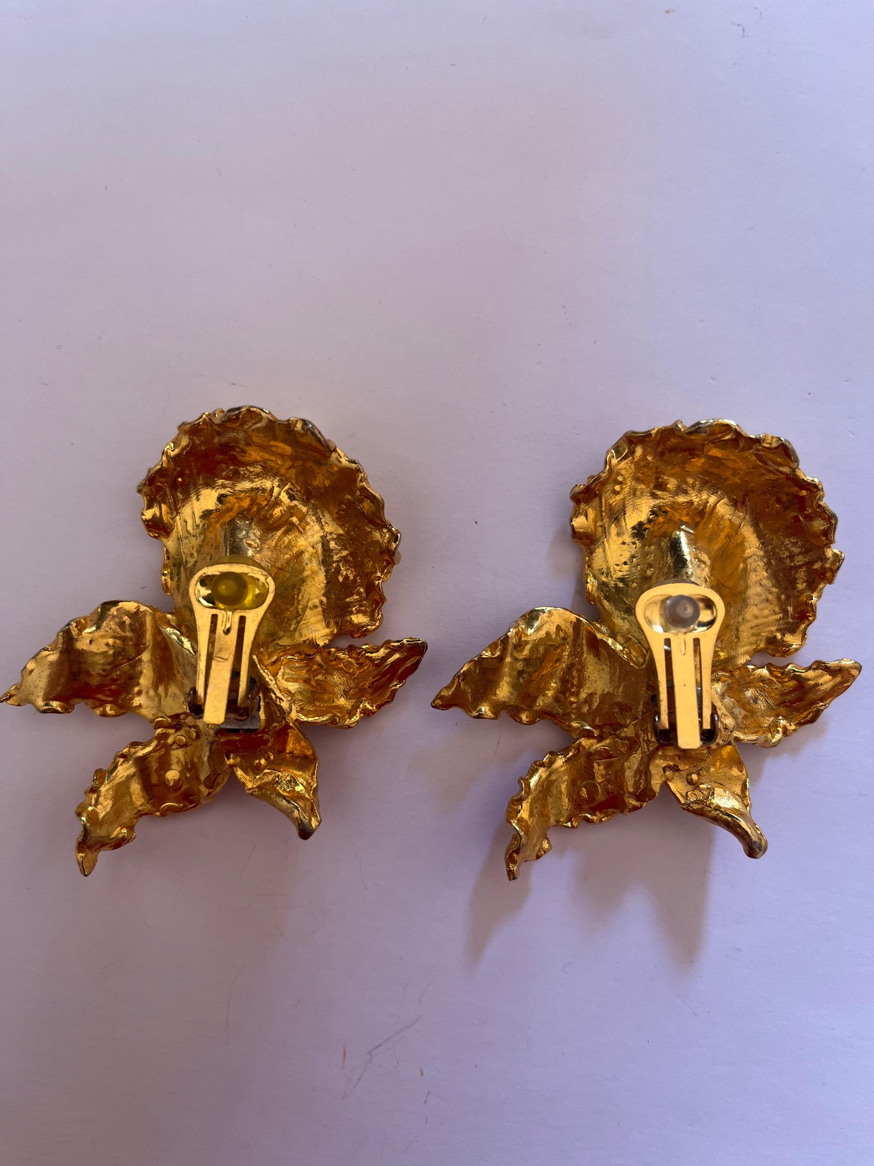 Gold Orchid Clip-on Earrings by Leonard In Excellent Condition For Sale In PARIS, FR