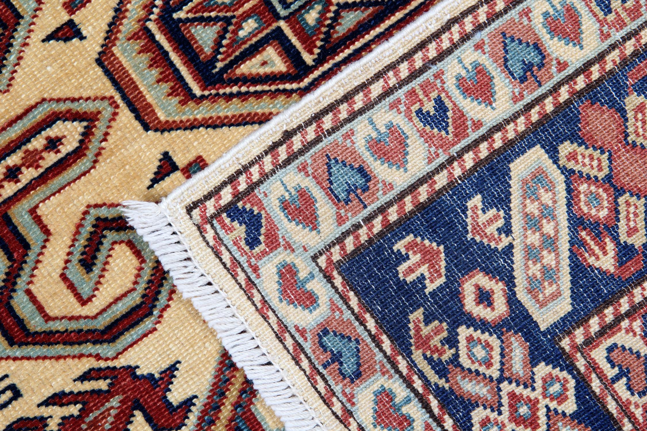 Gold Orientteppich Geometrisch Handgefertigt Teppich gelb Teppiche zu verkaufen 102 x 135 cm  (Afghanisch) im Angebot