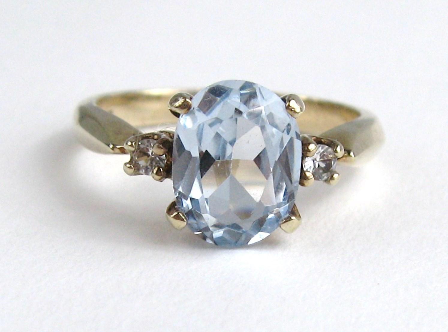 Gold Oval Aquamarine and Diamond Solitaire Ring For Sale 4