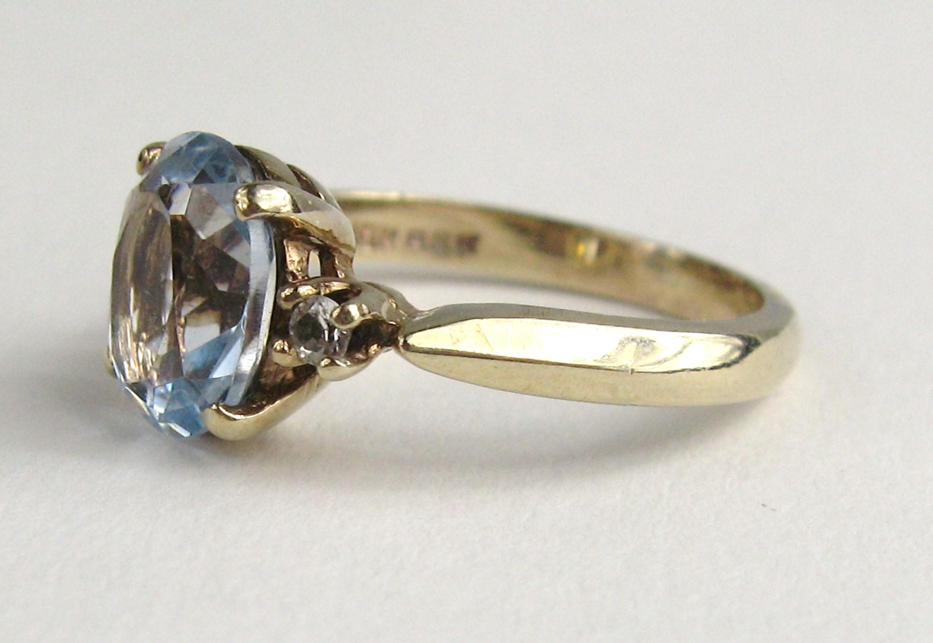 Gold Oval Aquamarine and Diamond Solitaire Ring For Sale 1