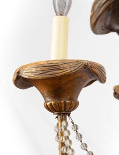 Lampadario dipinto d'oro con perline trasparenti drappeggiate