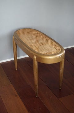 Goldfarbene goldbemalte französische Art-Déco-Hallenbank / Hocker mit handgewebtem Rattanbesatz