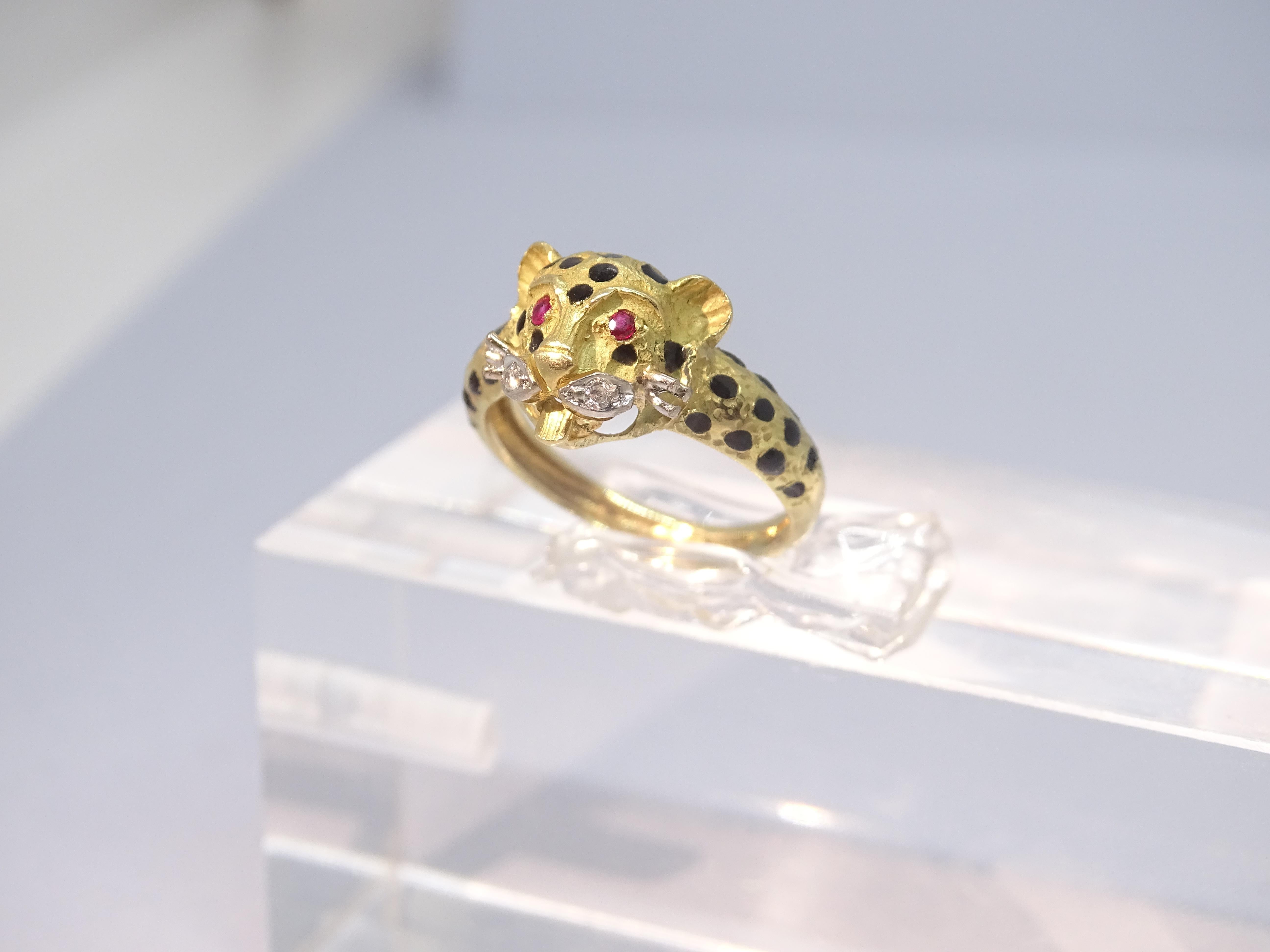 Gold Panther Ring after Cartier Maison , diamands, ruby 10
