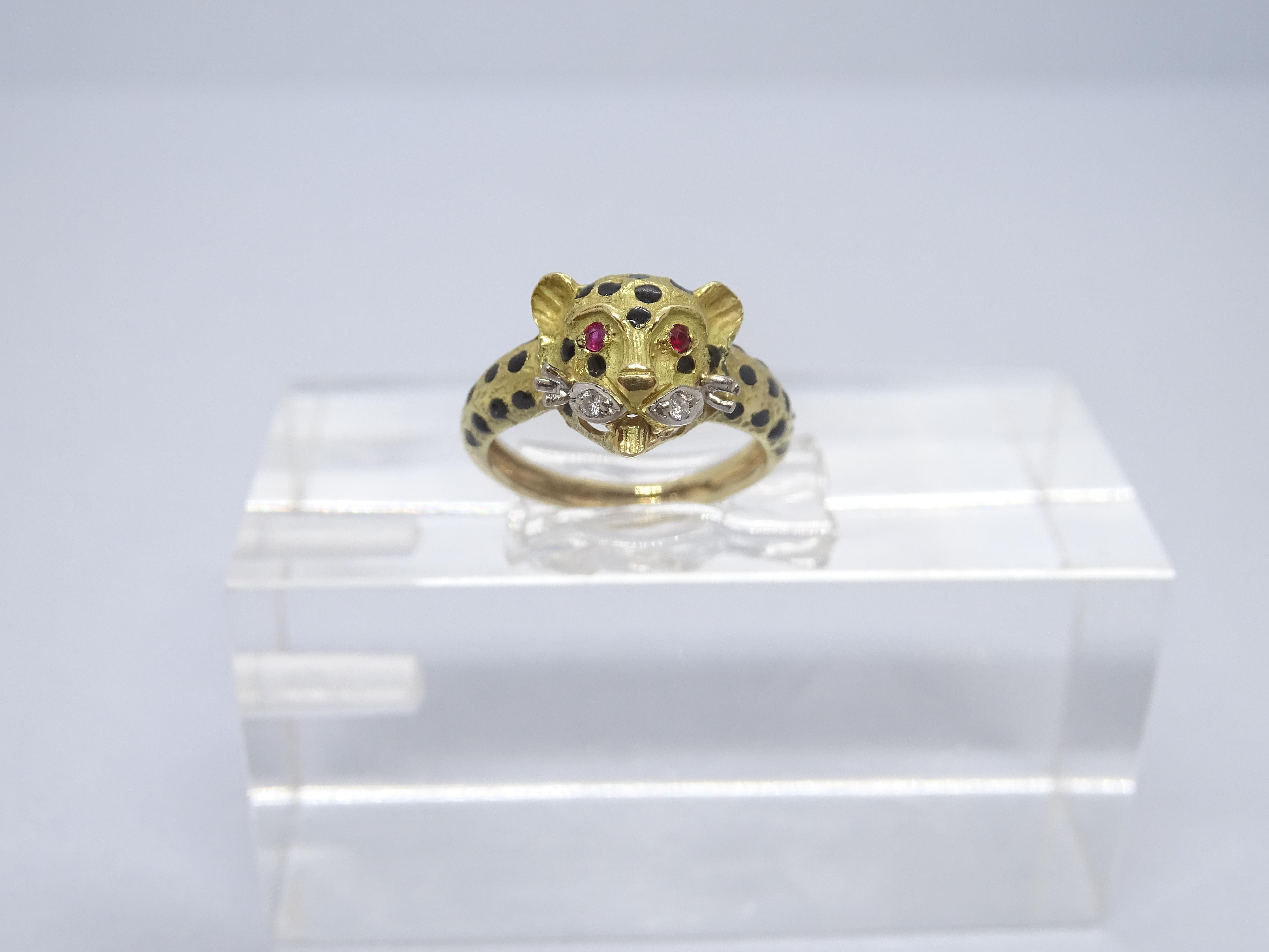 Gold Panther Ring after Cartier Maison , diamands, ruby In Excellent Condition In VALLADOLID, ES