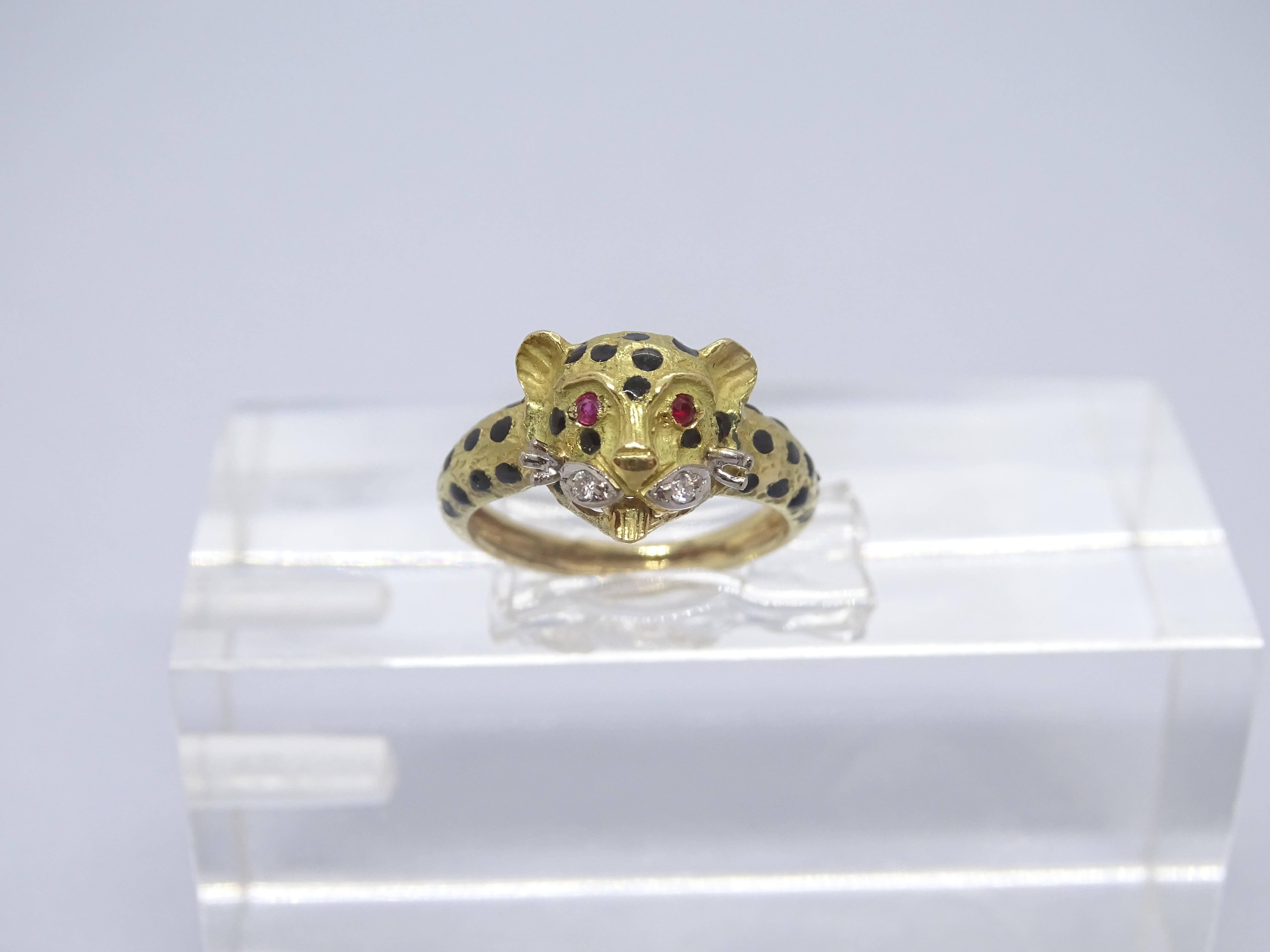 Gold Panther Ring after Cartier Maison , diamands, ruby 2