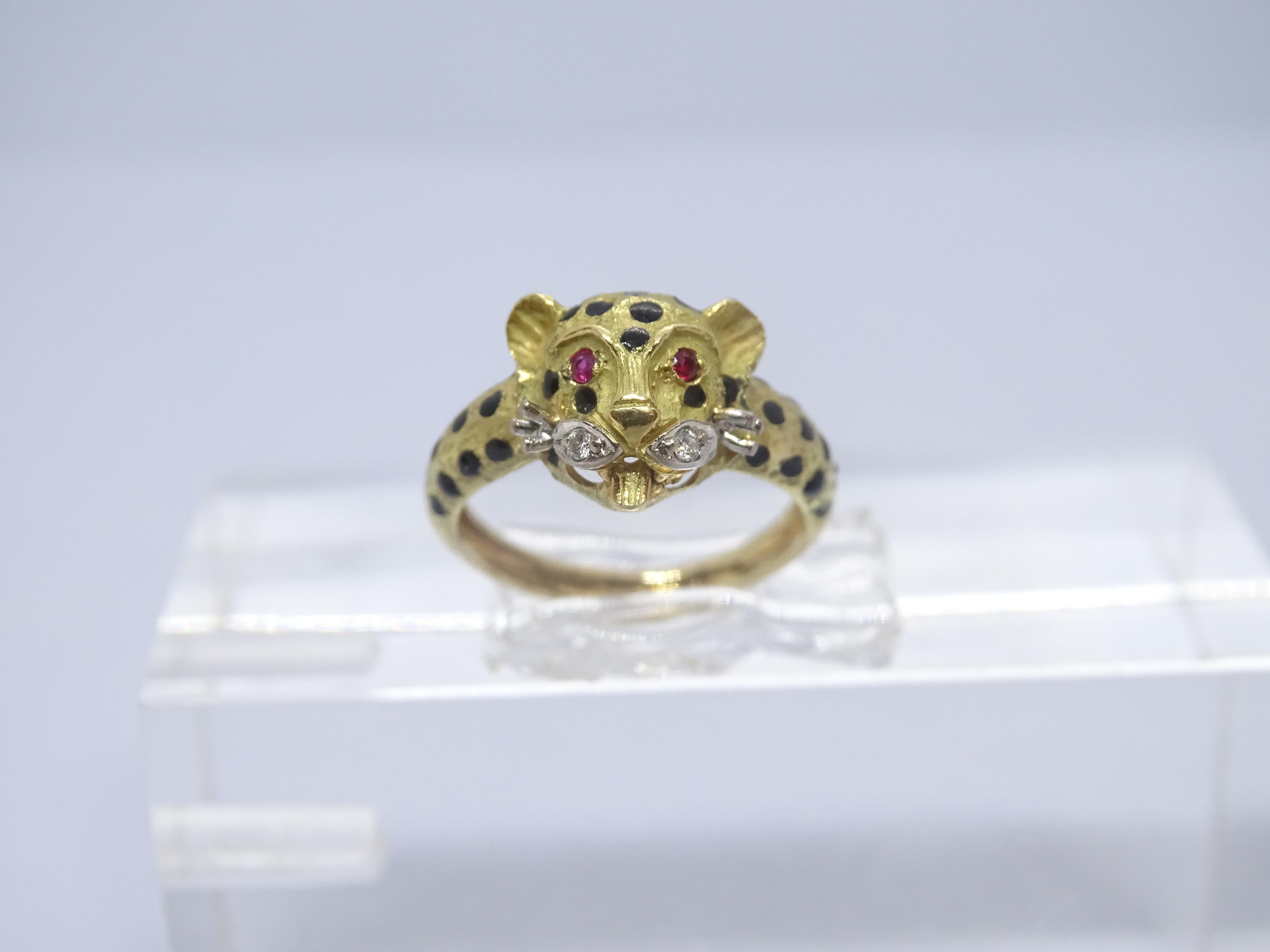 Gold Panther Ring after Cartier Maison , diamands, ruby 3