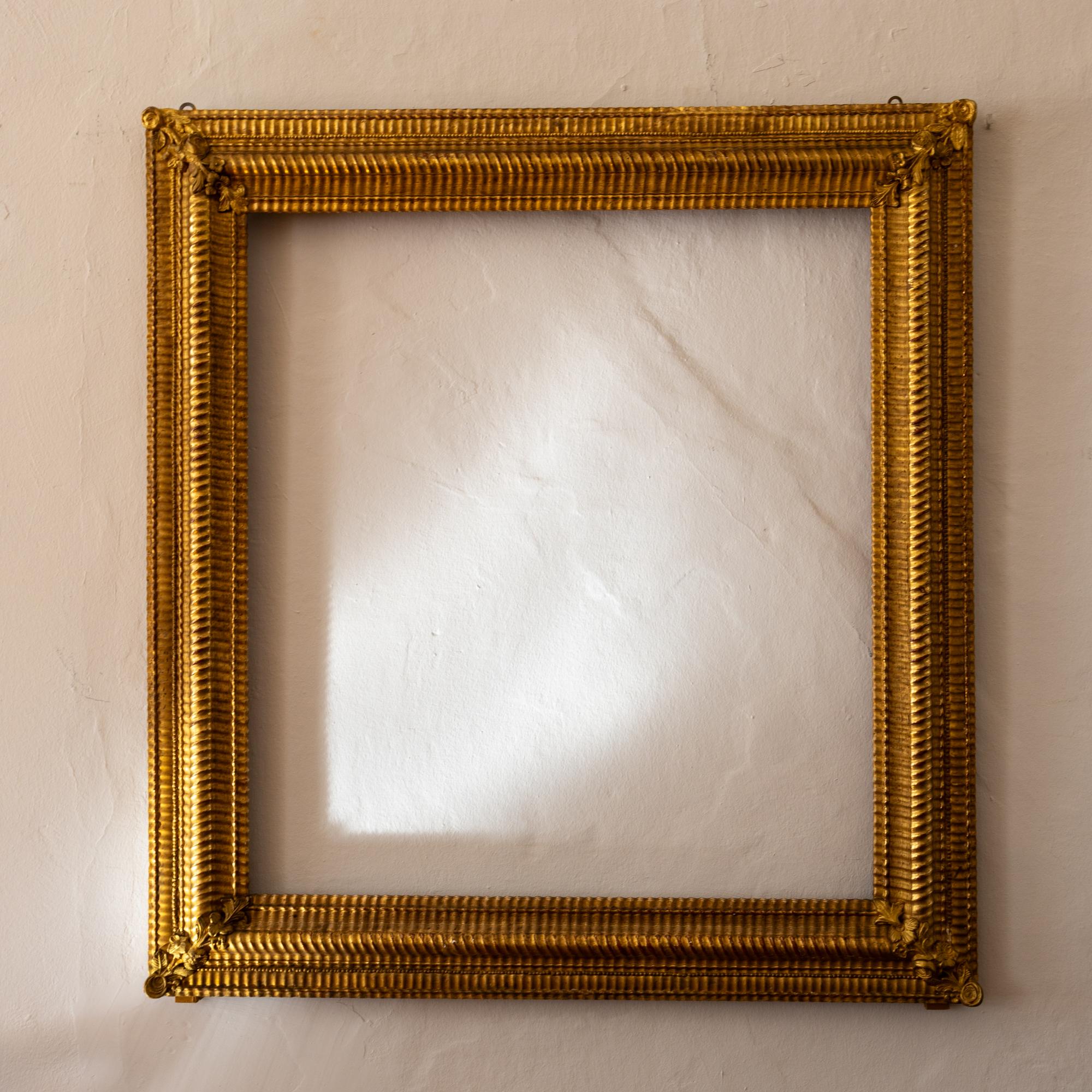 Gold patinated mirror frame, 19th century In Good Condition For Sale In Greding, DE