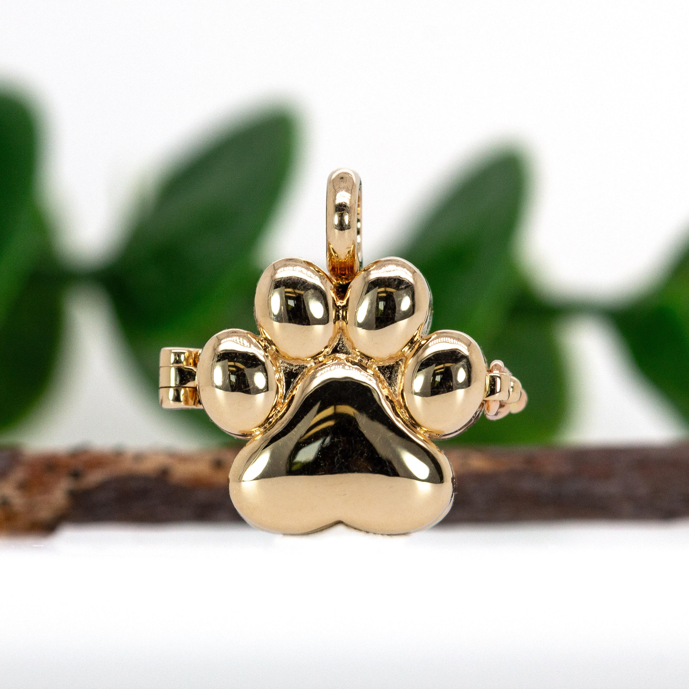 Gold Paw Locket Pendant in Solid 14K Yellow Gold im Zustand „Neu“ im Angebot in Columbus, OH