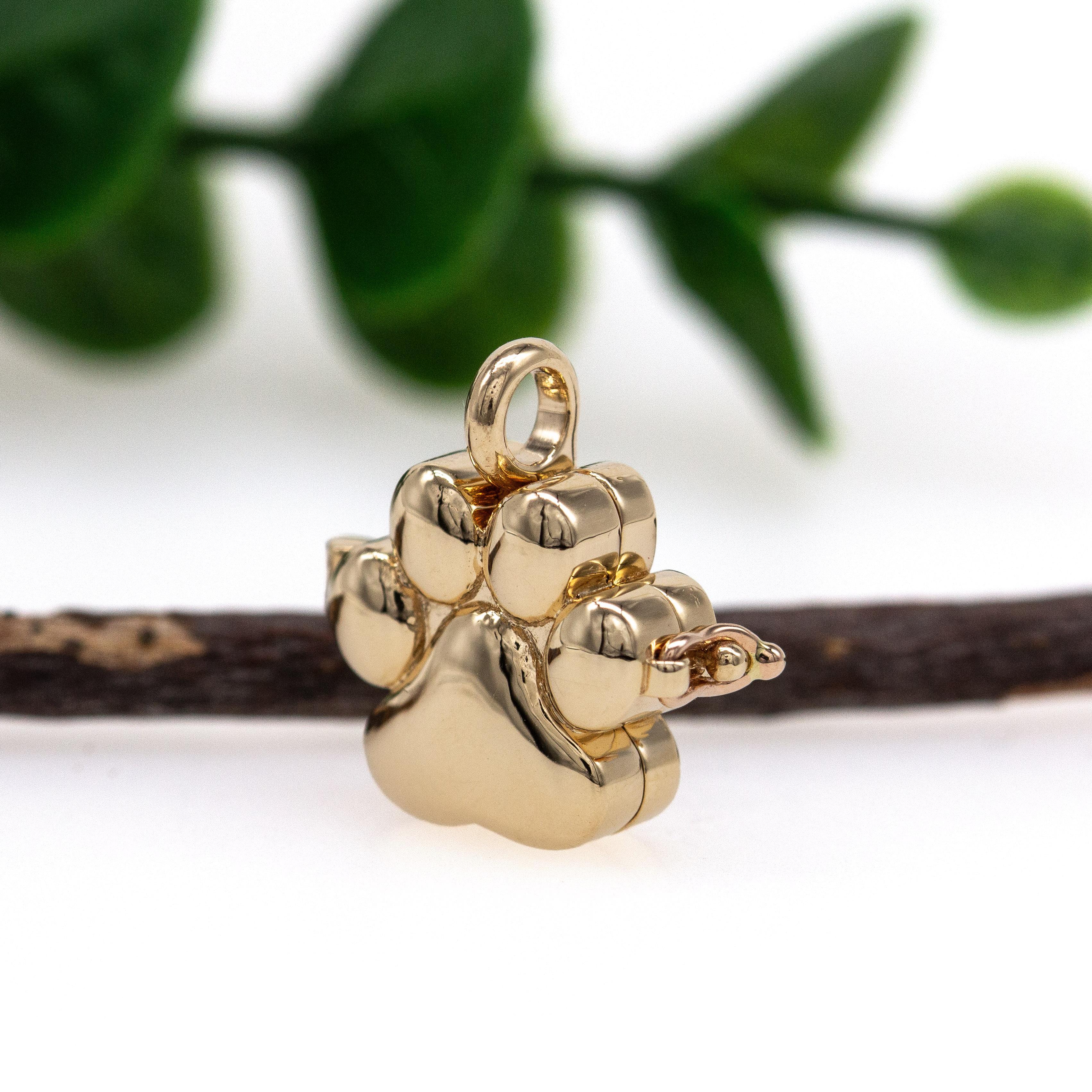 Donna Gold Paw Locket Pendant in Solid 14K Yellow Gold in vendita