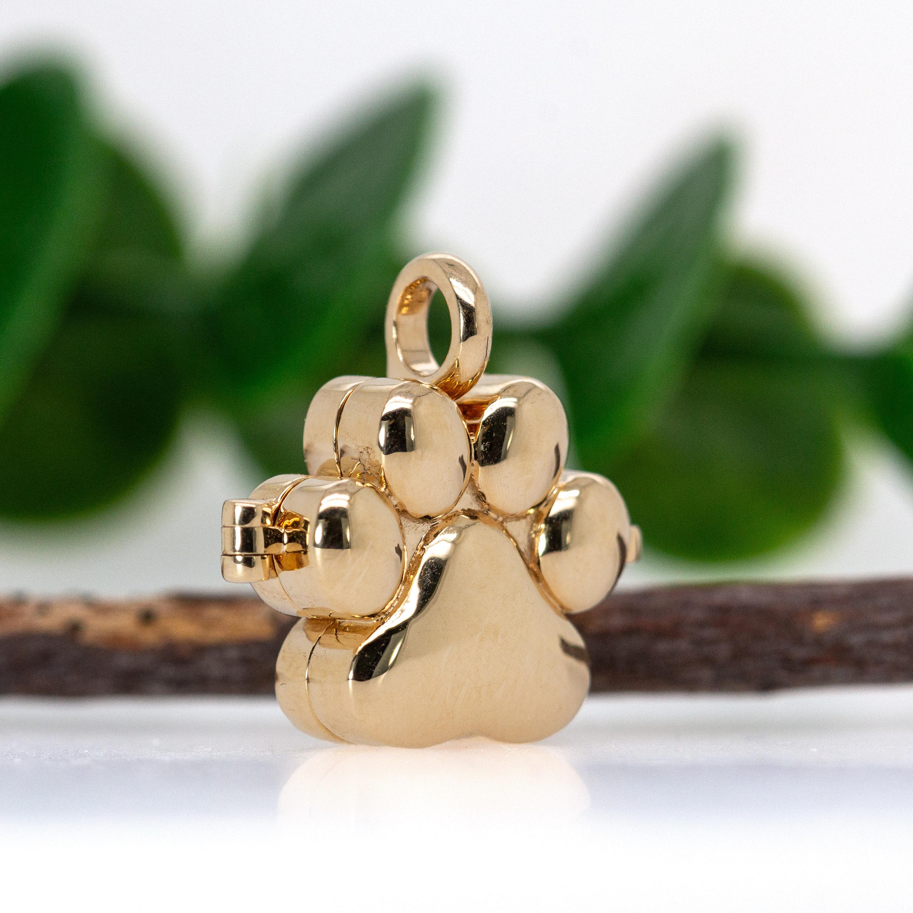 Gold Paw Locket Pendant in Solid 14K Yellow Gold im Angebot 1