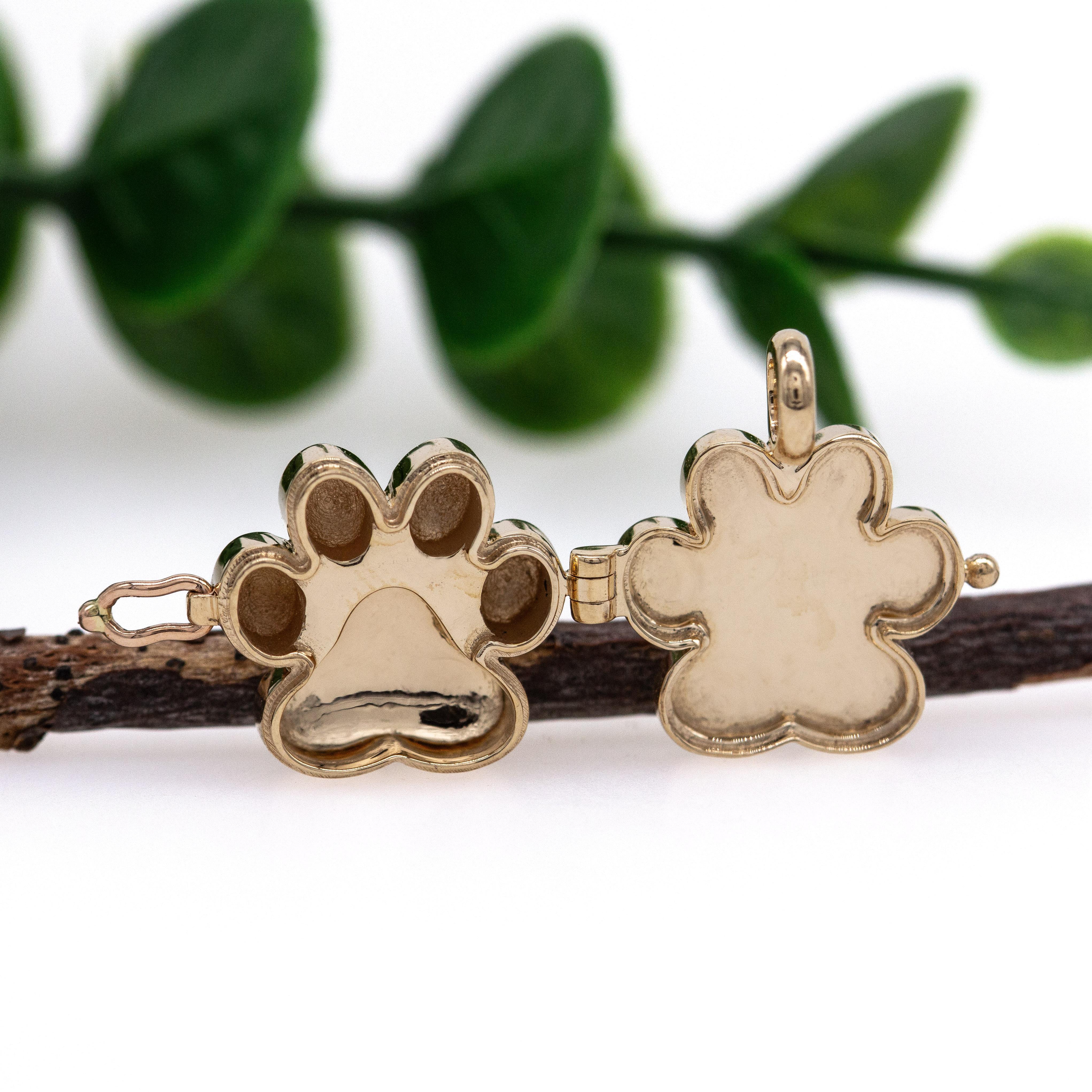Gold Paw Locket Pendant in Solid 14K Yellow Gold in vendita 2