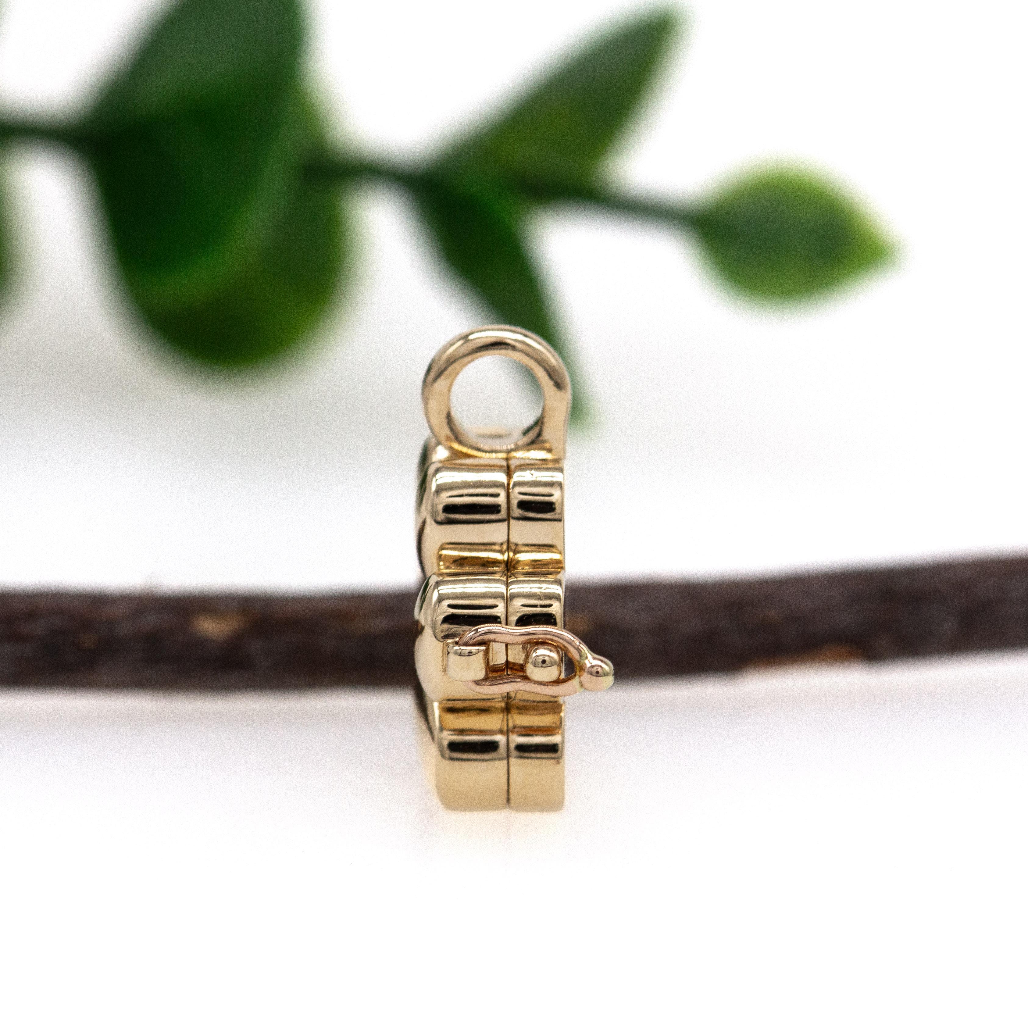 Gold Paw Locket Pendant in Solid 14K Yellow Gold in vendita 3