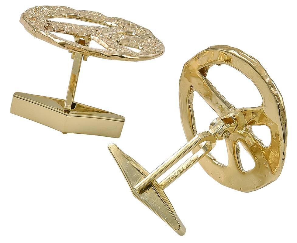 Very interesting cufflinks, with a figural 