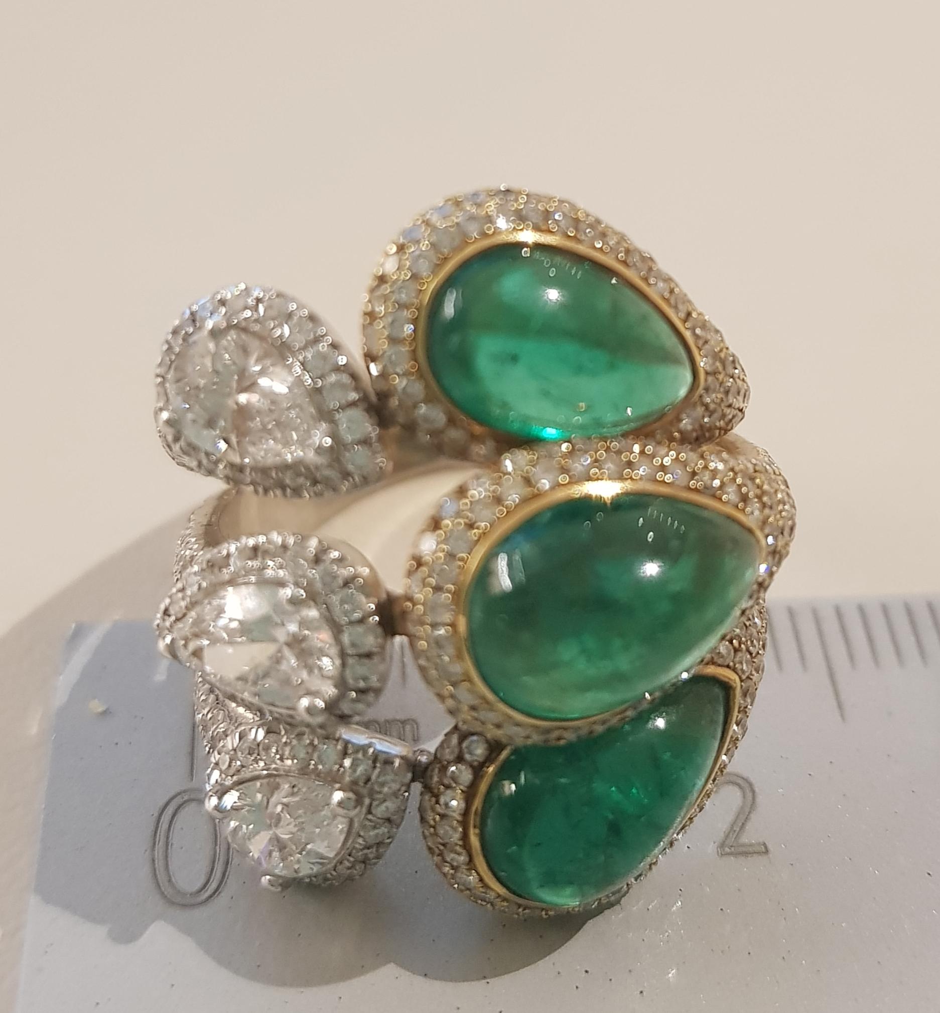 Gold Pear Shape Diamond Pear Shape Cabochon Emerald Cocktail Ring im Angebot 6