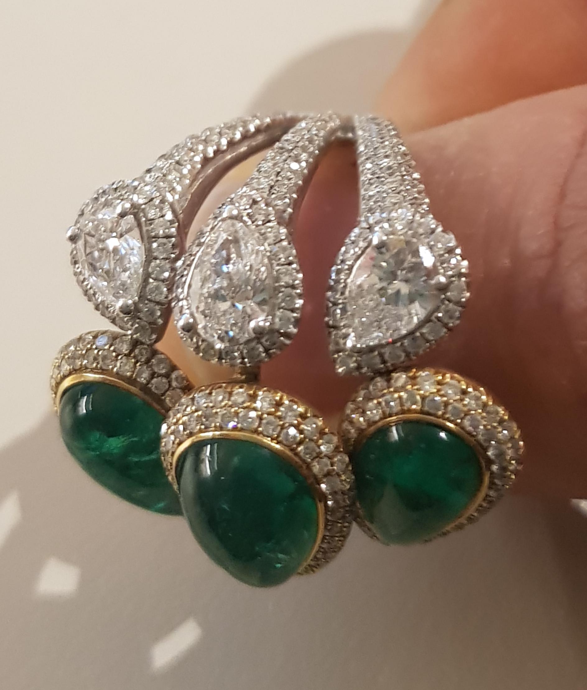 Gold Pear Shape Diamond Pear Shape Cabochon Emerald Cocktail Ring Damen im Angebot