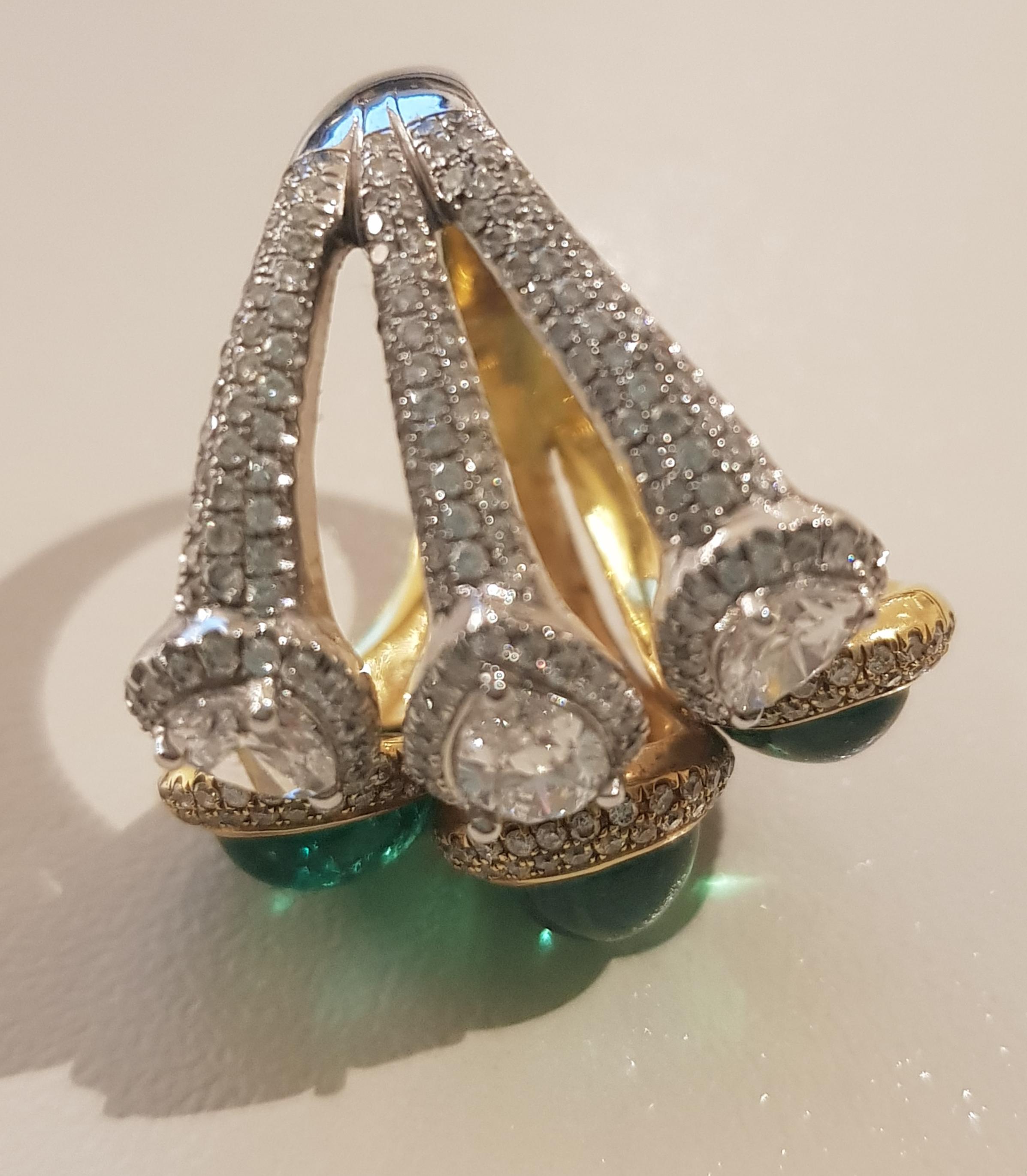 Gold Pear Shape Diamond Pear Shape Cabochon Emerald Cocktail Ring im Angebot 1