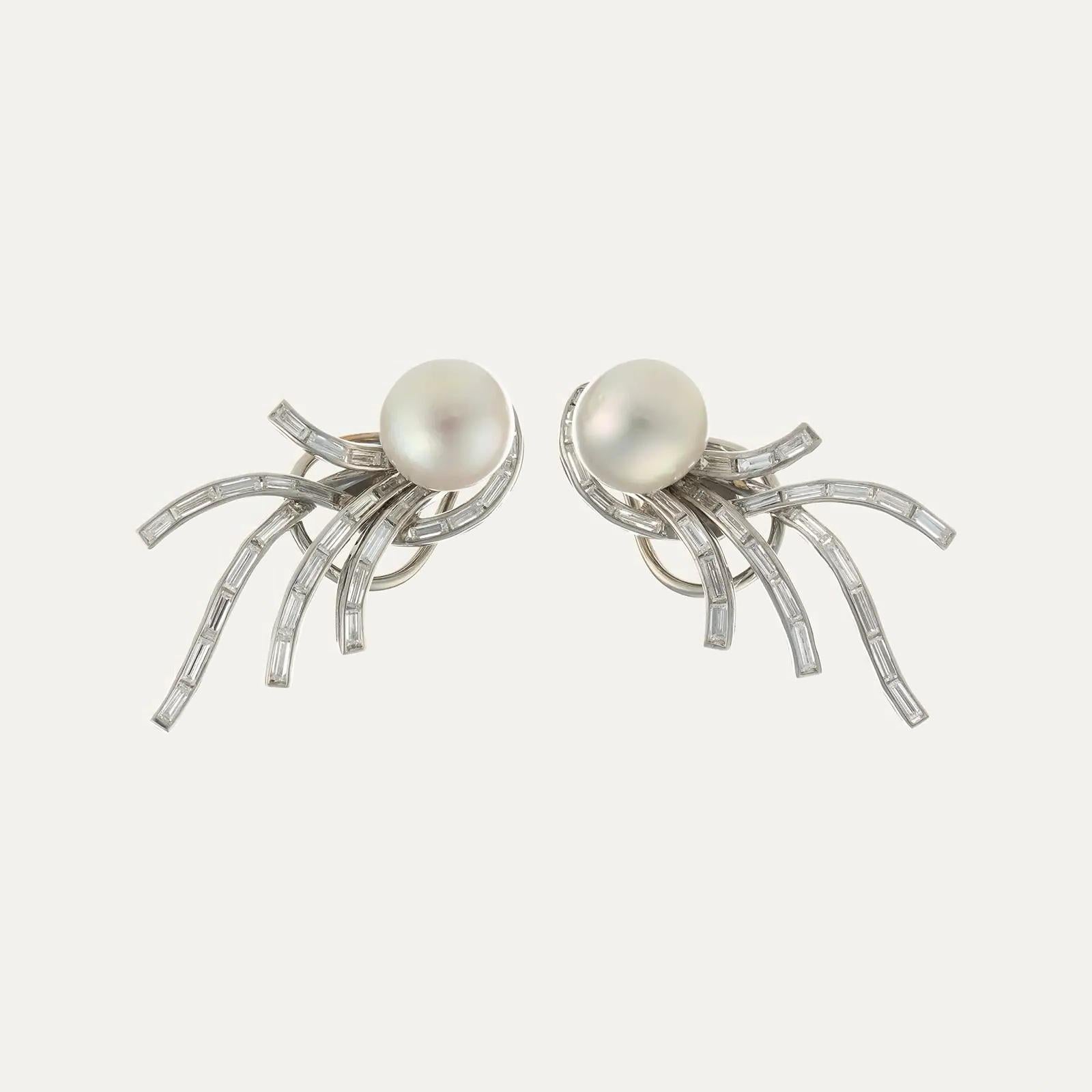Donna Gold, pearl and diamond earrings in vendita