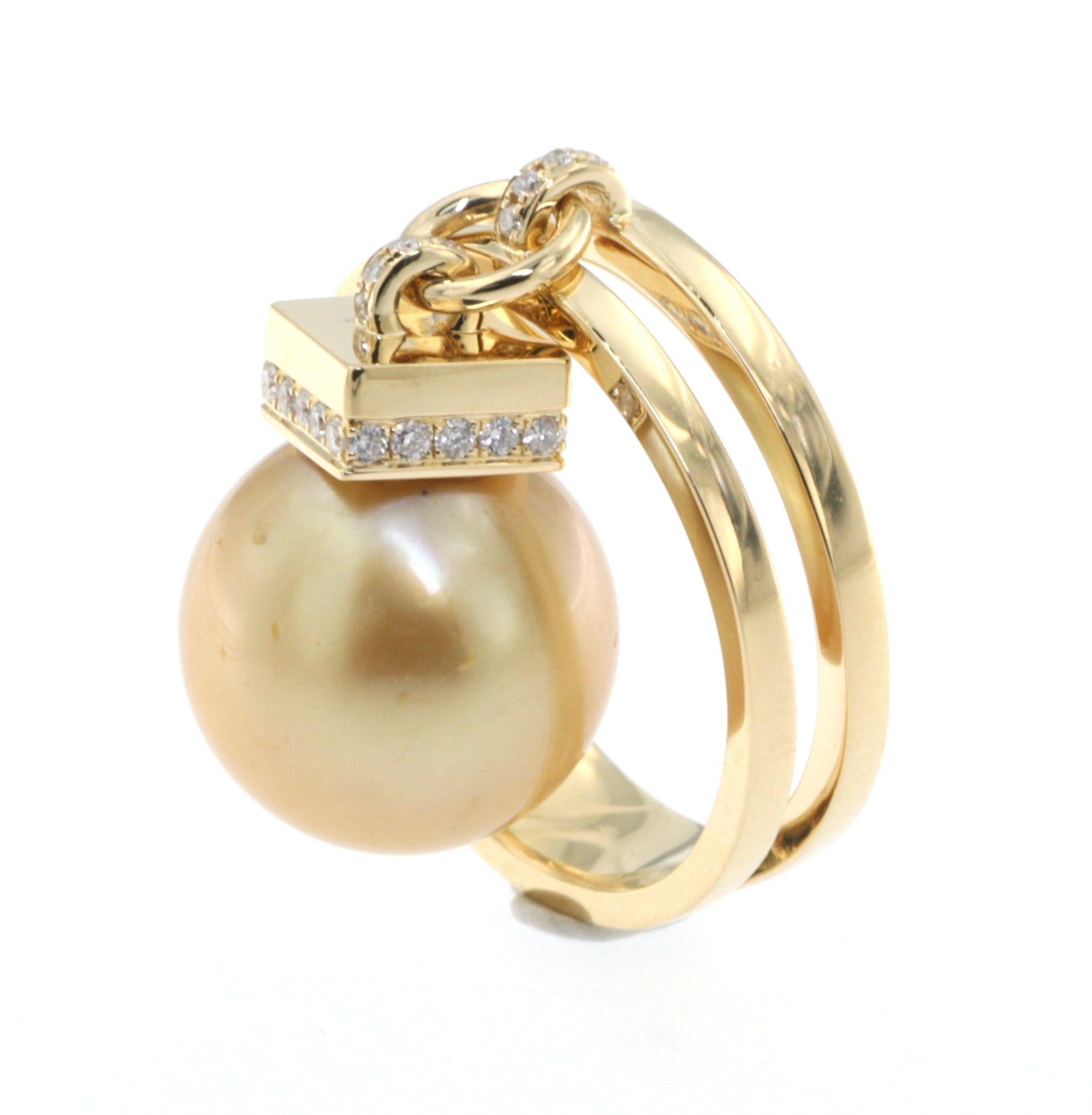Modern Gold Pearl Diamond Ring in 18 Karat Yellow Gold For Sale