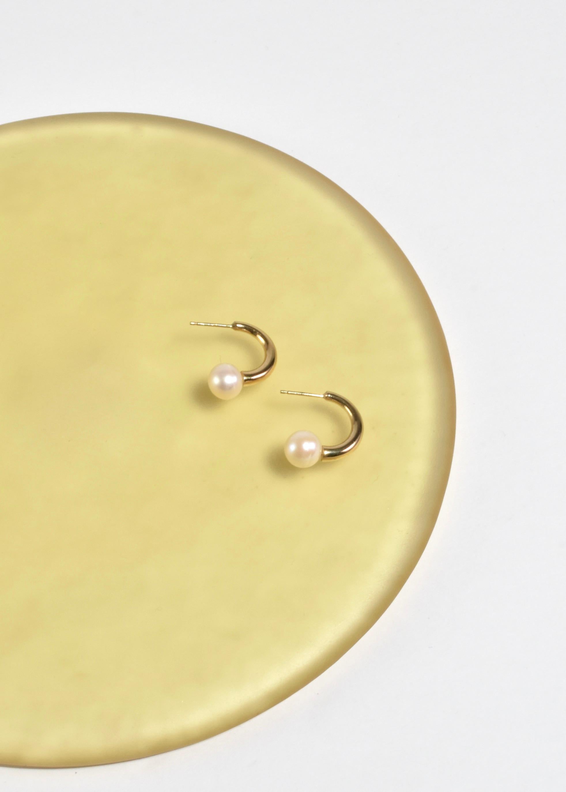Gold Pearl Hoops In New Condition For Sale In Richmond, VA