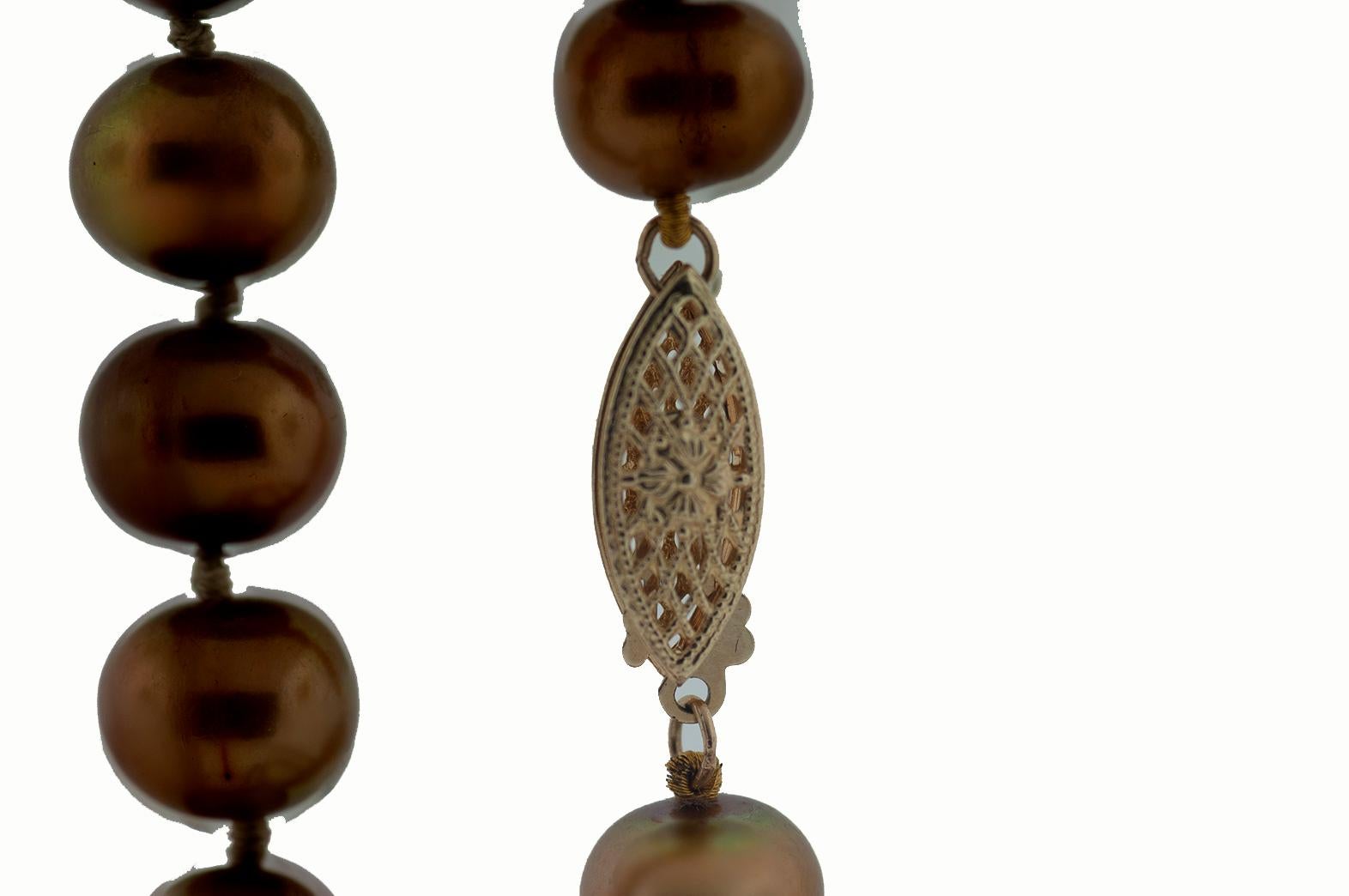 Gold pearl necklace that measures 19