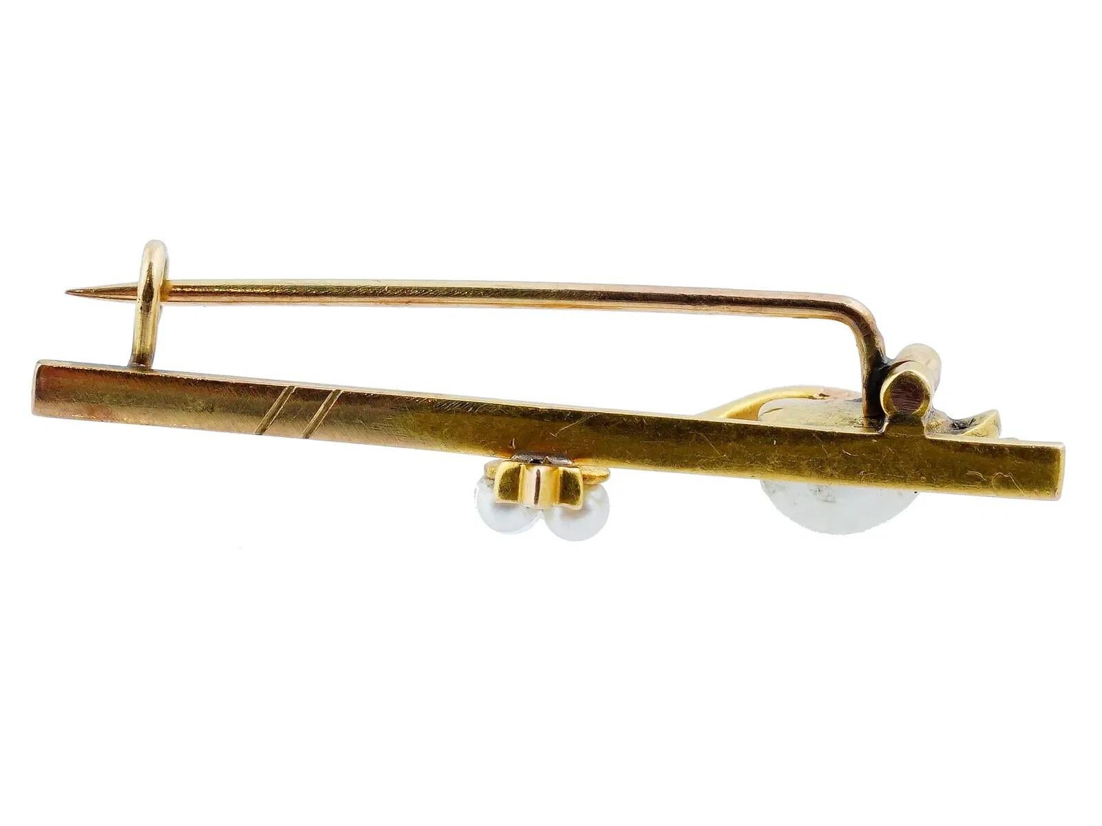 Gold Pearls Sculptural Swan Design Jewelry Brooch In Good Condition For Sale In New York, NY