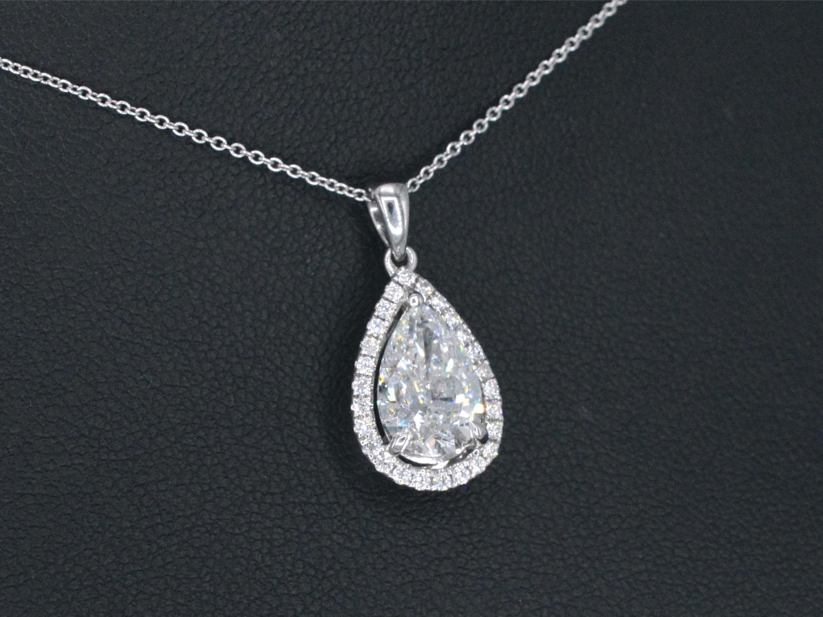 Gold Pendant in Pear Shape with Diamond In New Condition For Sale In AMSTELVEEN, NH