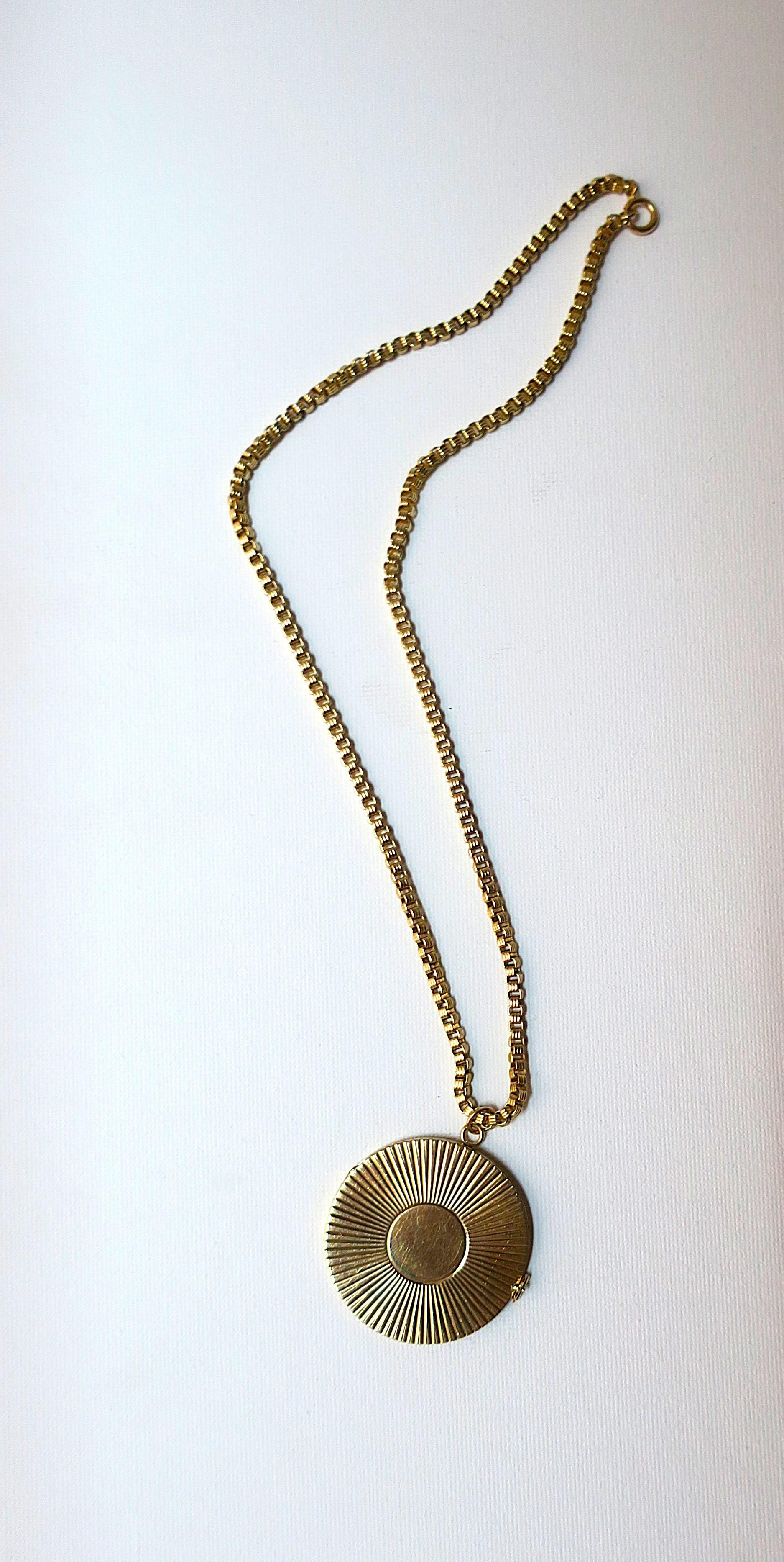 A chic and substantial '70s Modern 14-karat yellow gold round disc pendant engravable locket with modern 'starburst' design on a large box link chain necklace, circa 1960s - 1970s. Piece is attributed to Tiffany & Co. based on similar examples.
