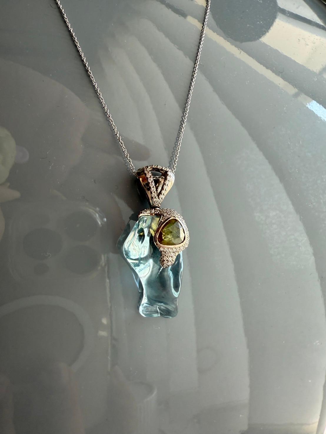 Pendentif en or avec aigue-marine et saphir jaune orné de diamants en vente 2