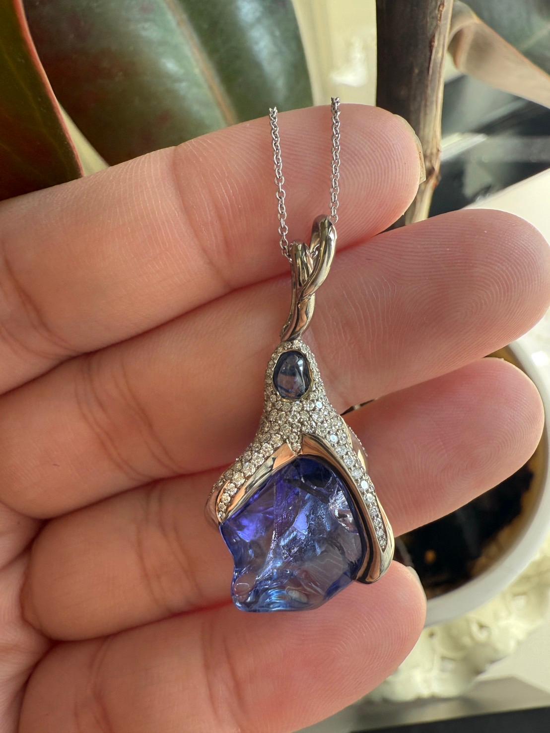 Ciondolo in oro con diamanti con zaffiro blu e tanzanite in vendita 7