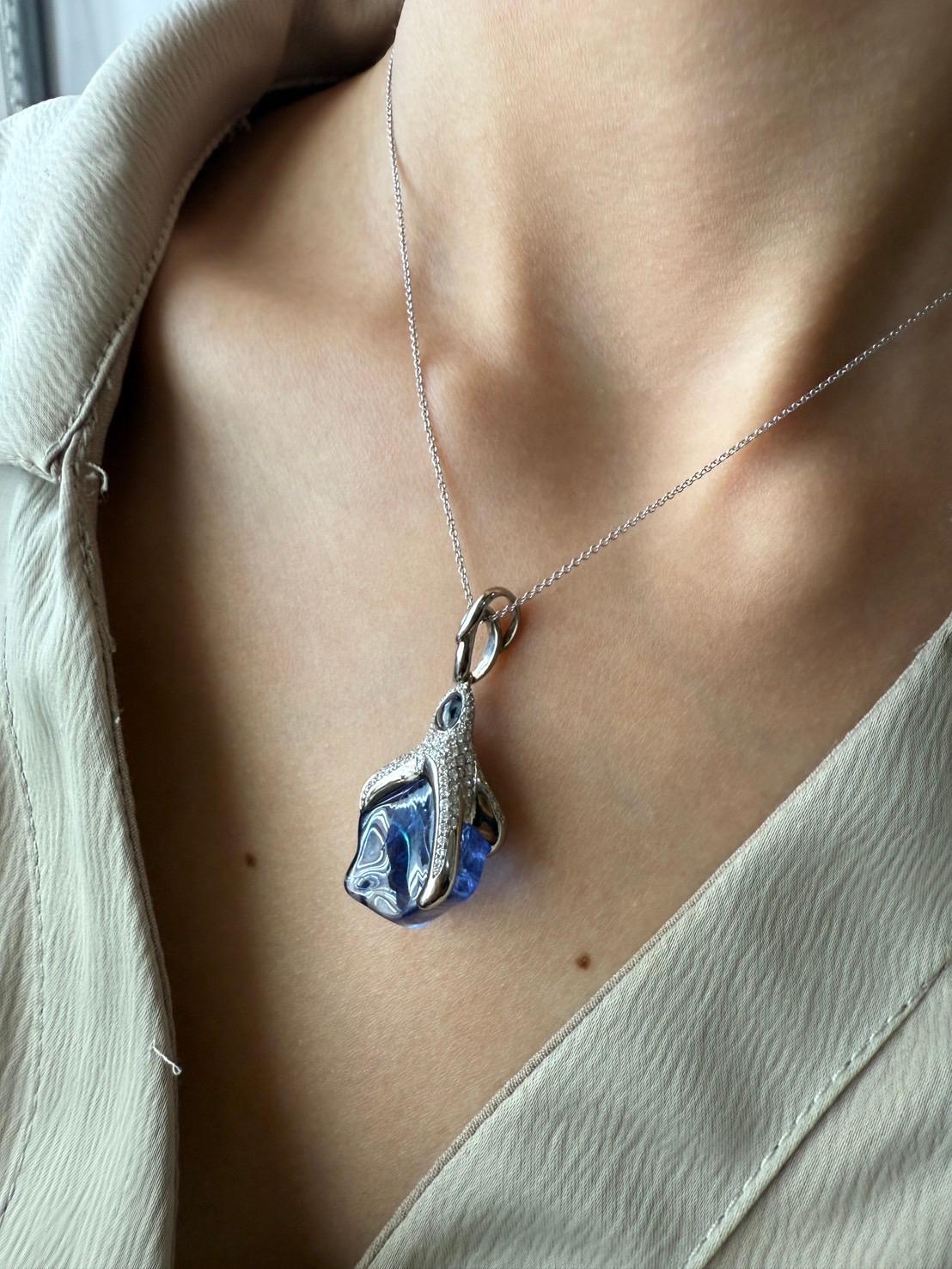 Ciondolo in oro con diamanti con zaffiro blu e tanzanite in vendita 10