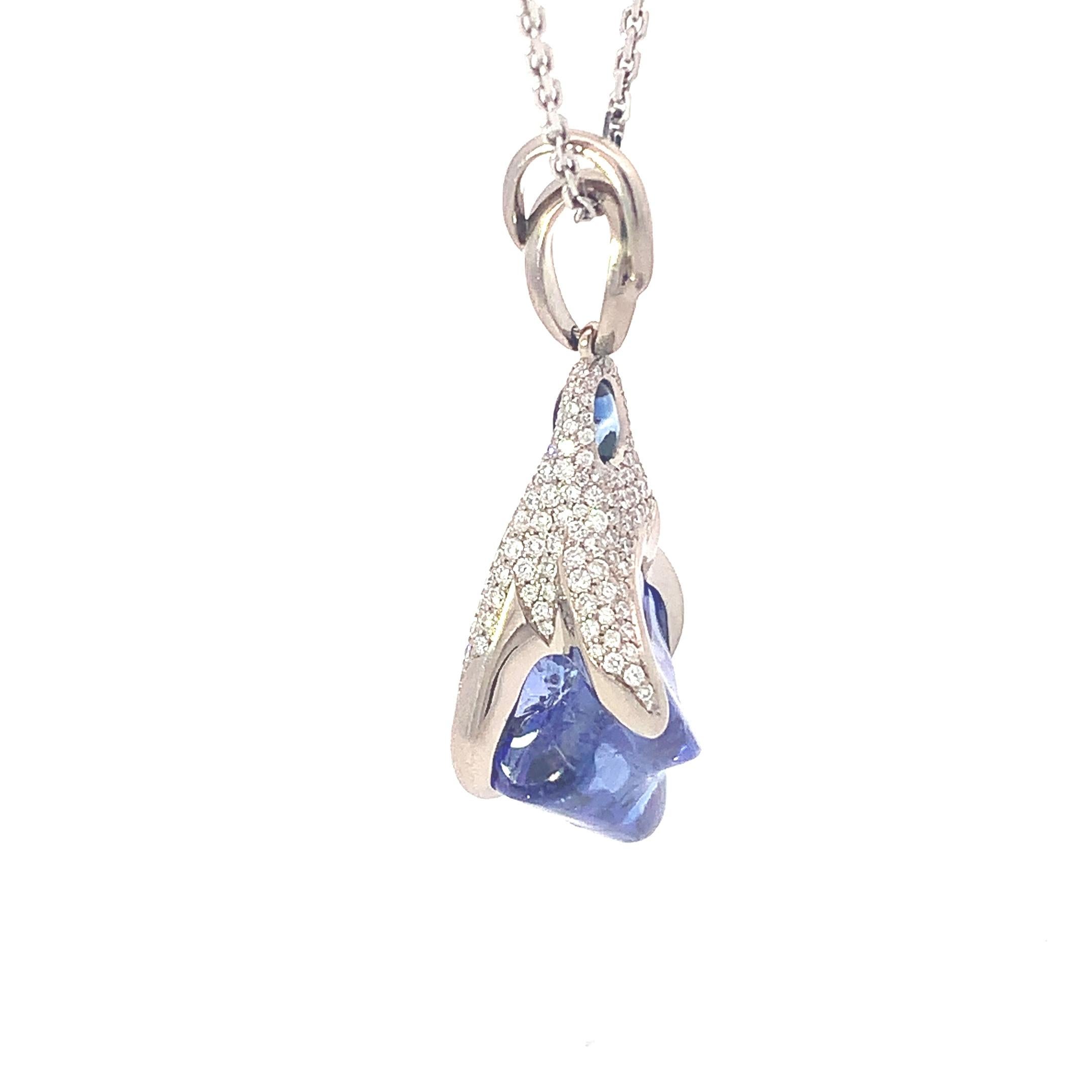 Taglio rotondo Ciondolo in oro con diamanti con zaffiro blu e tanzanite in vendita