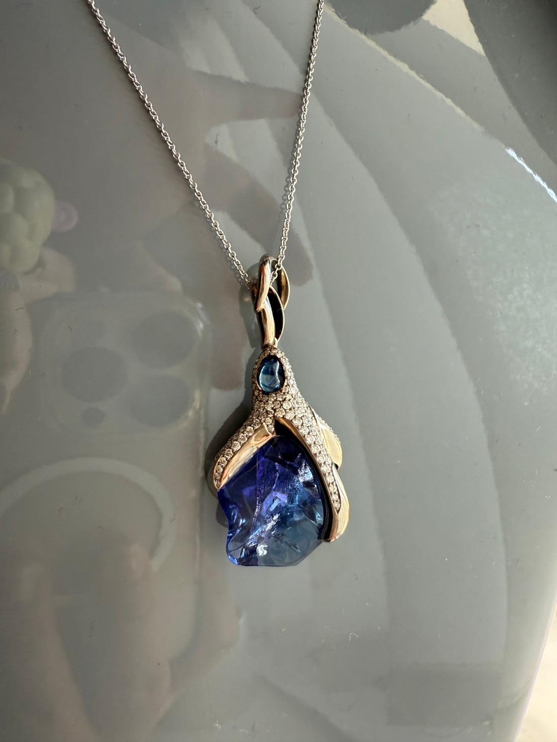 Ciondolo in oro con diamanti con zaffiro blu e tanzanite in vendita 2